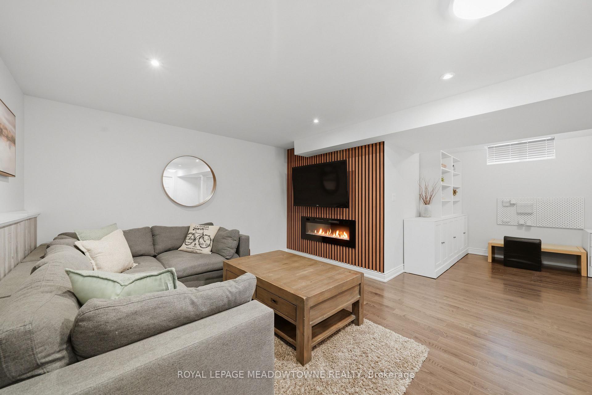Photo 40 of 41 Beardmore Crescent, Halton Hills, Acton — HOMEH