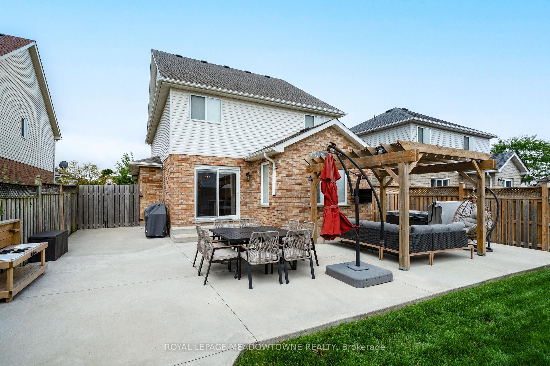 Photo 44 of 41 Beardmore Crescent, Halton Hills, Acton — HOMEH