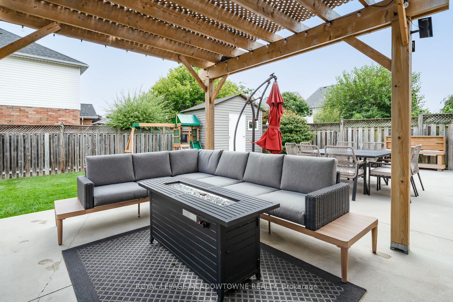 Photo 46 of 41 Beardmore Crescent, Halton Hills, Acton — HOMEH