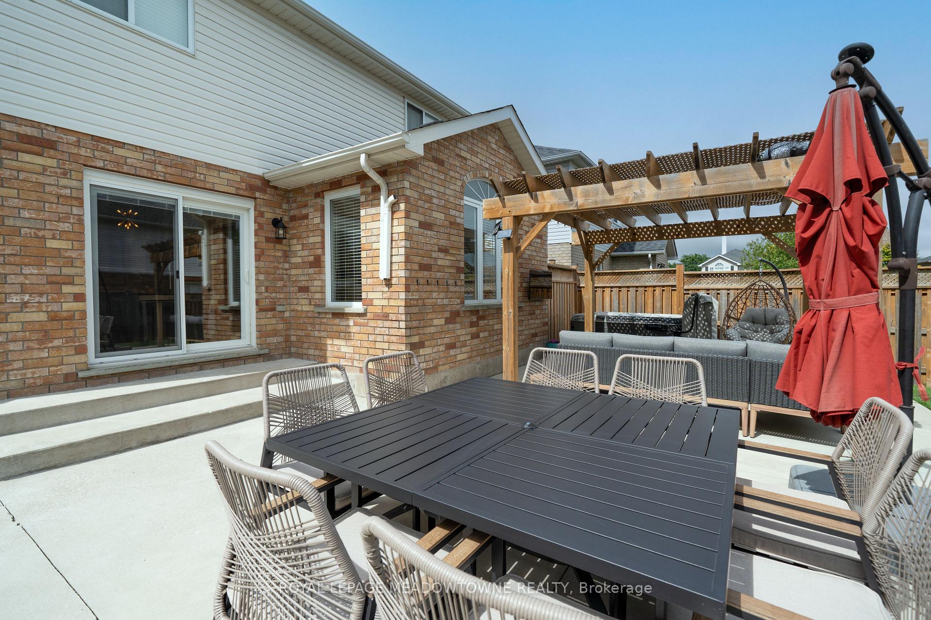 Photo 47 of 41 Beardmore Crescent, Halton Hills, Acton — HOMEH