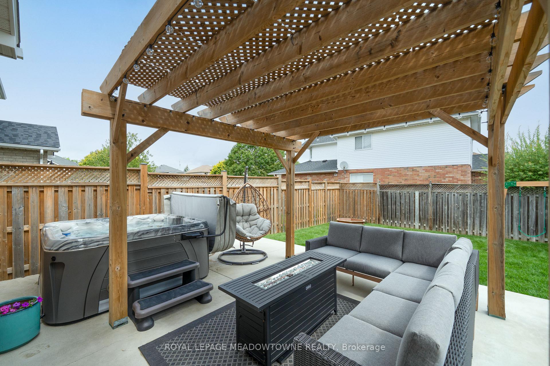 Photo 48 of 41 Beardmore Crescent, Halton Hills, Acton — HOMEH