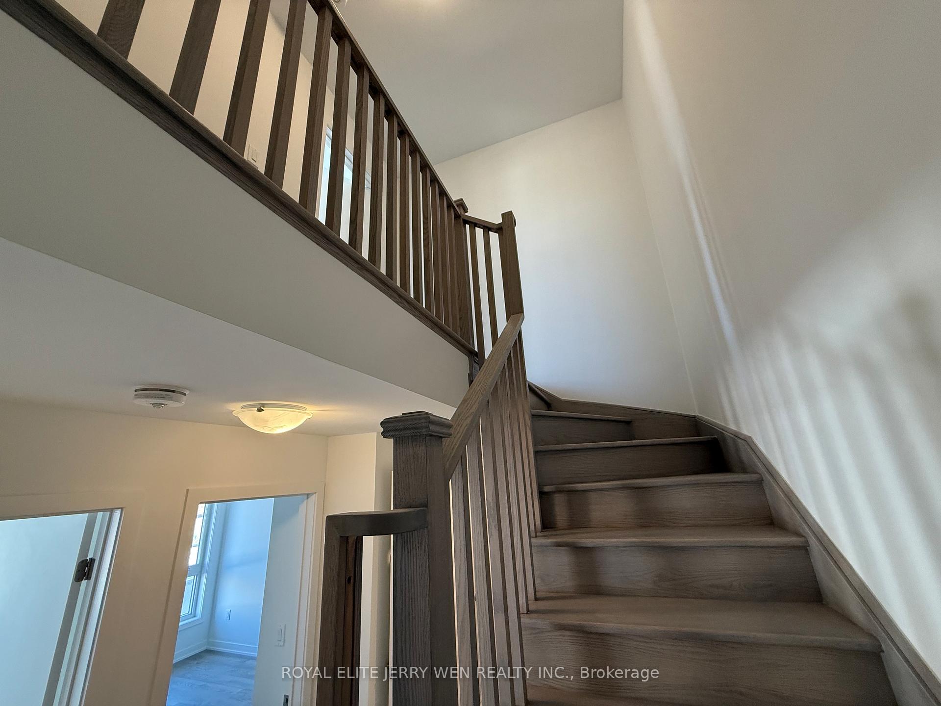 Photo 10 of 16 Turtle Island Road, Toronto, Englemount-Lawrence — HOMEH