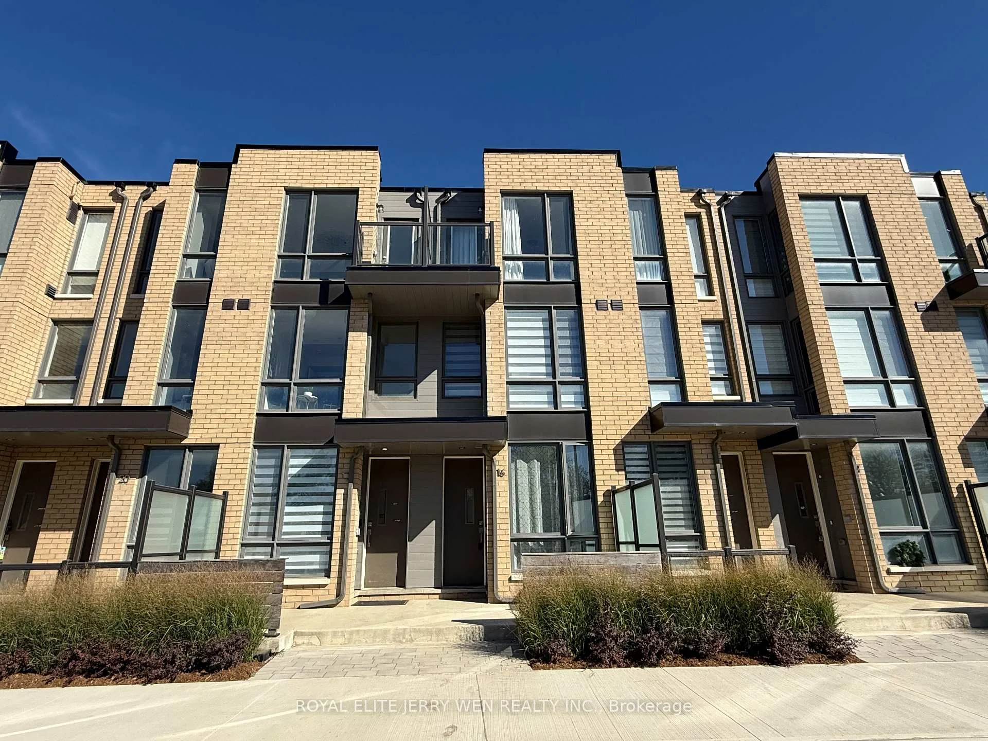 Photo 11 of 16 Turtle Island Road, Toronto, Englemount-Lawrence — HOMEH