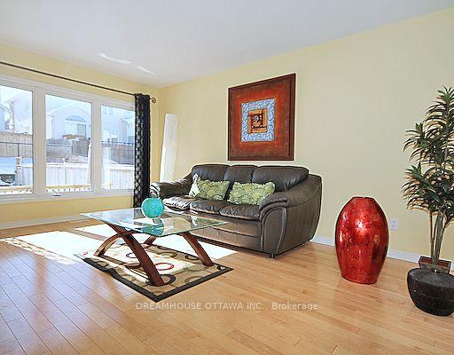 Photo 4 of 322 Statewood Drive, Ottawa, Kanata - Morgan's Grant/South March — HOMEH