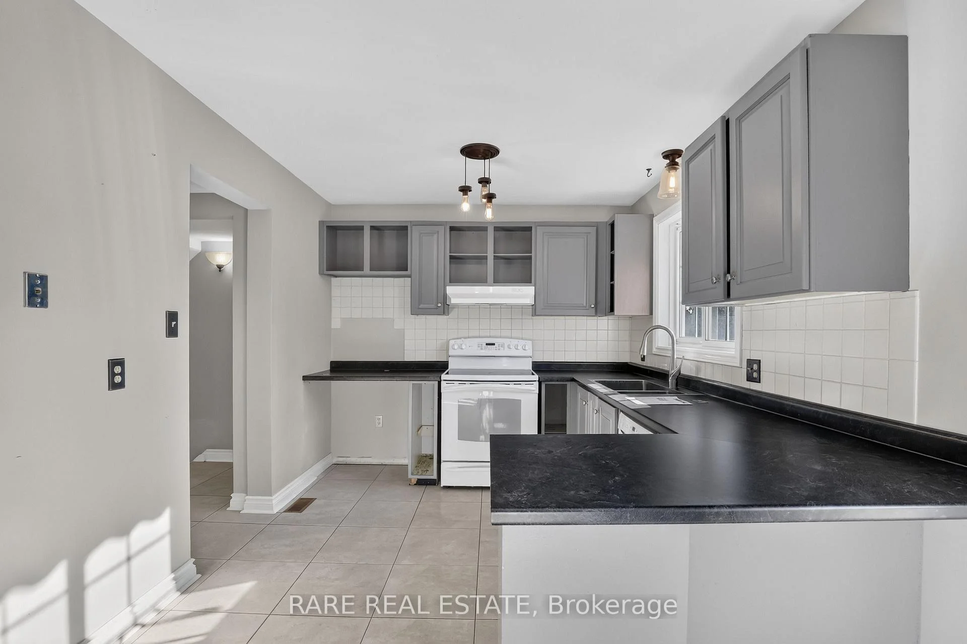 Photo 10 of 25 Edgewood Crescent, Clearview, New Lowell — HOMEH
