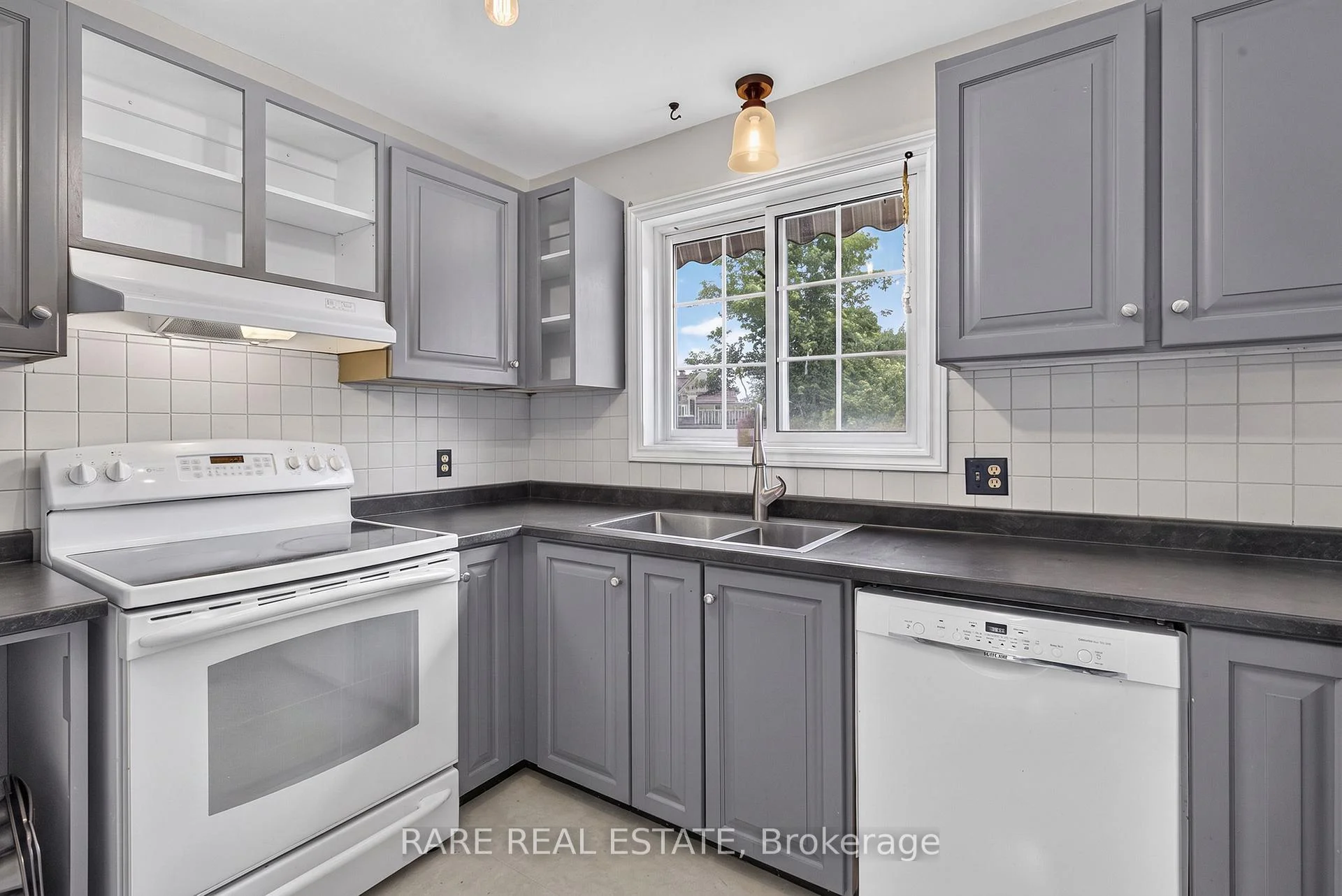 Photo 12 of 25 Edgewood Crescent, Clearview, New Lowell — HOMEH