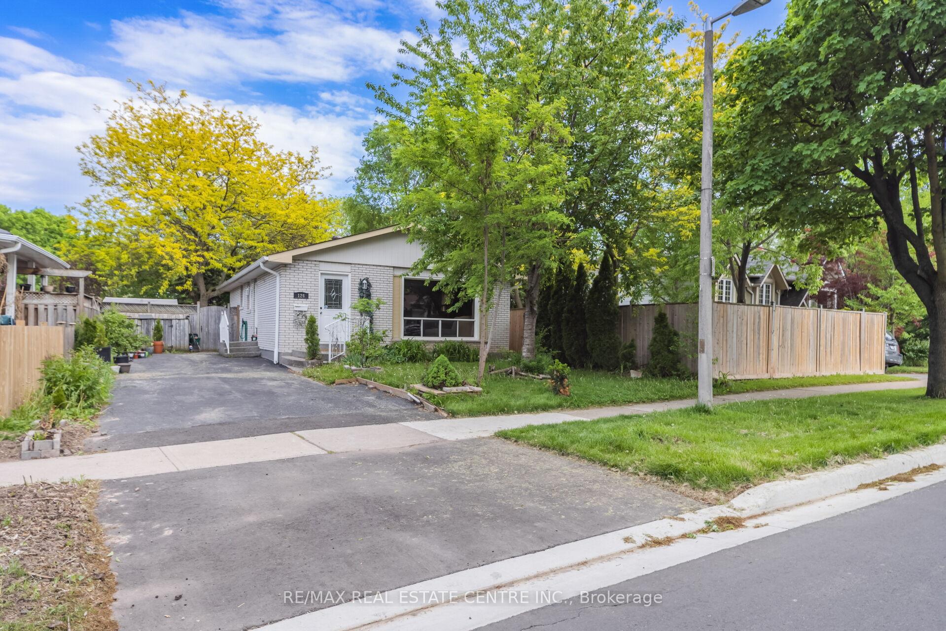 Photo 2 of Unit (Main), 126 Culham Street, Oakville, College Park — HOMEH