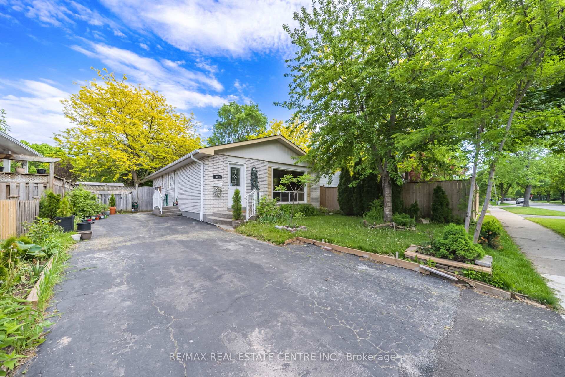 Photo 3 of Unit (Main), 126 Culham Street, Oakville, College Park — HOMEH