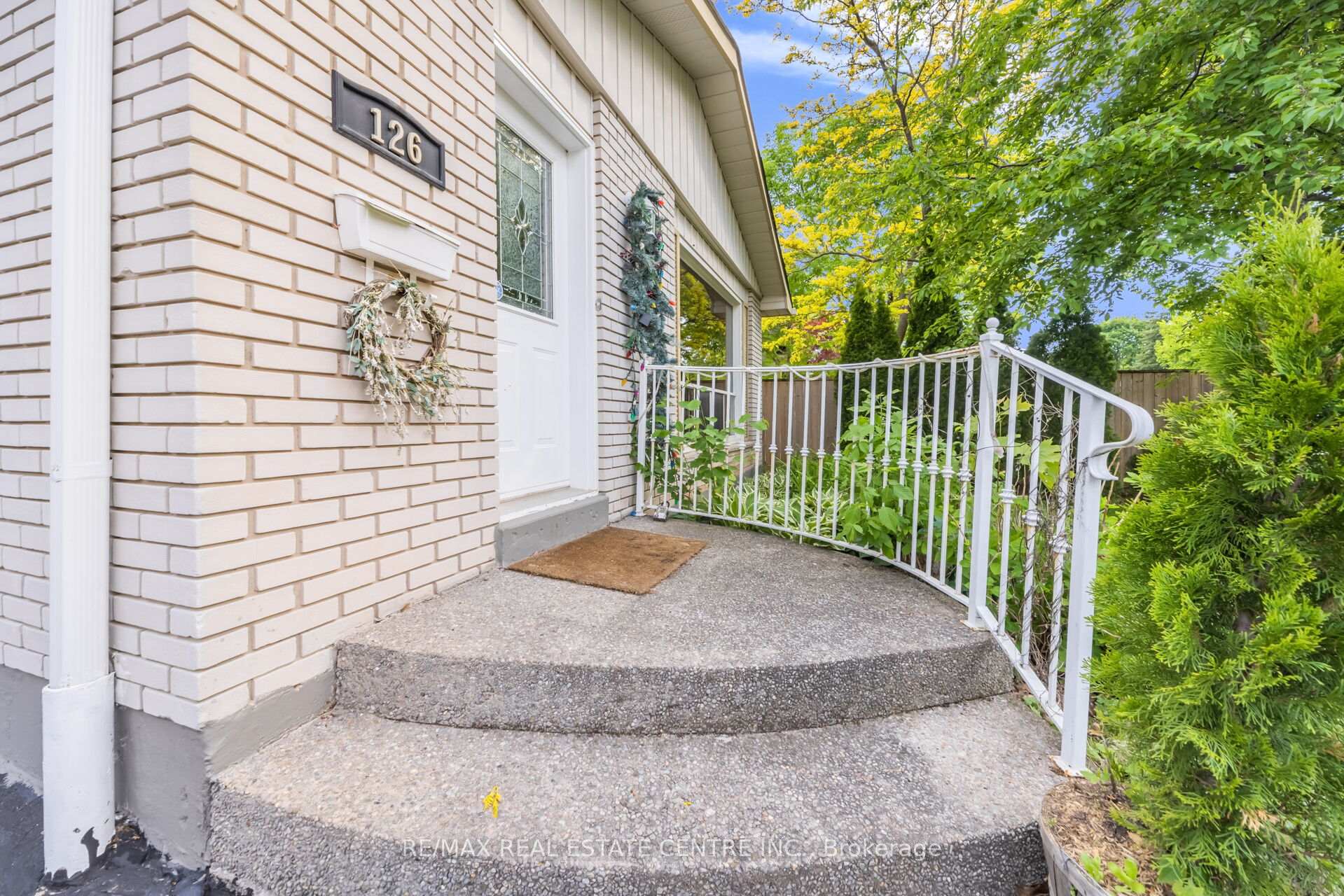 Photo 5 of Unit (Main), 126 Culham Street, Oakville, College Park — HOMEH