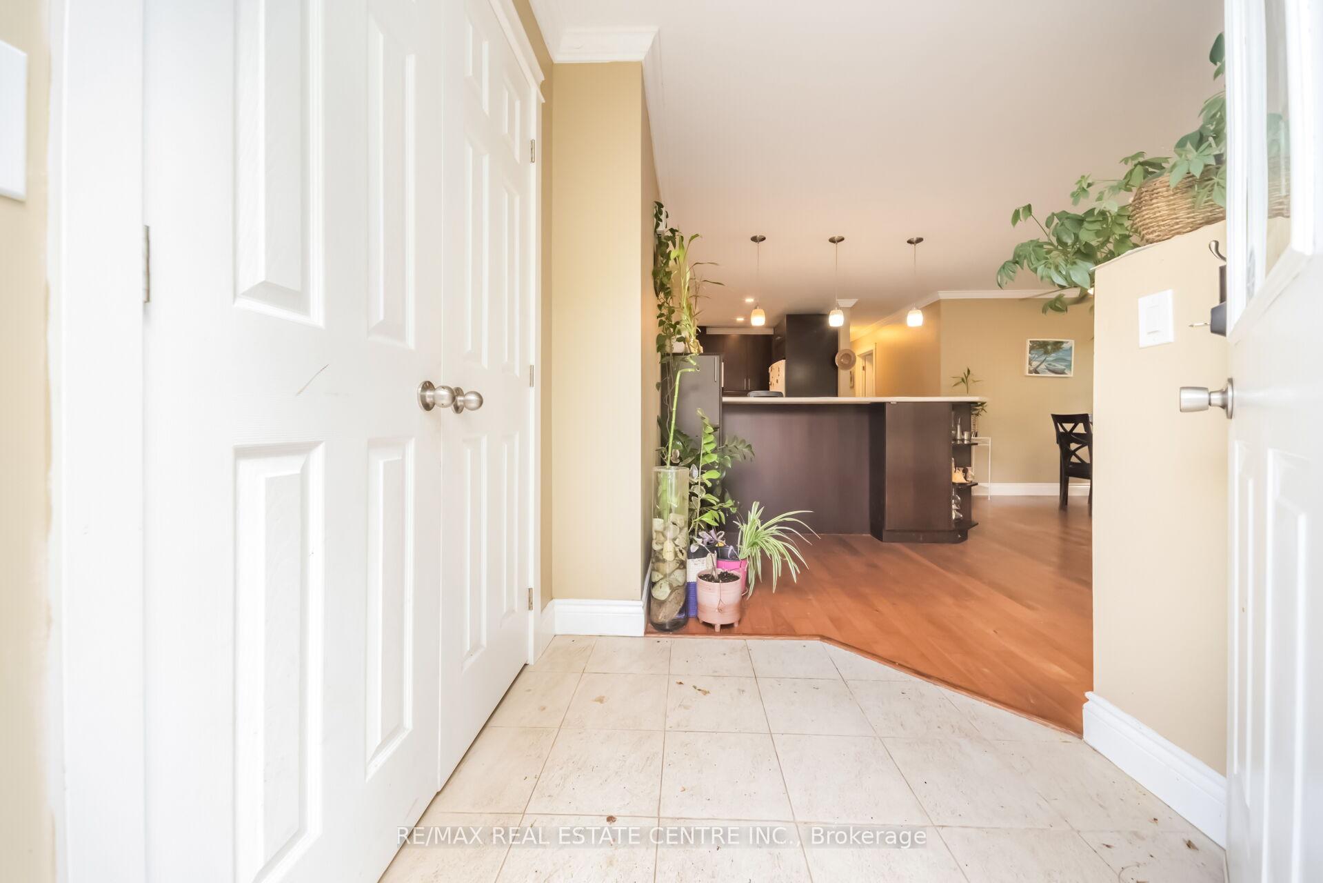 Photo 6 of Unit (Main), 126 Culham Street, Oakville, College Park — HOMEH