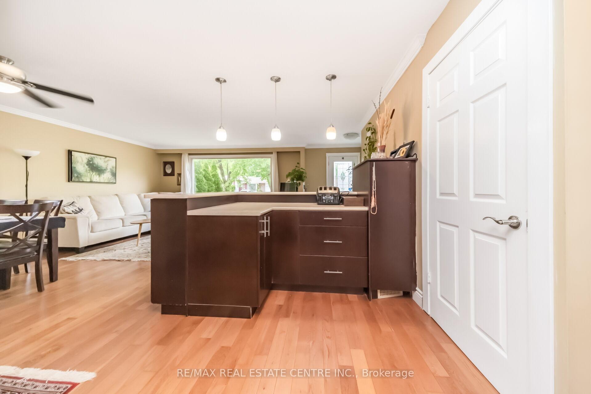 Photo 9 of Unit (Main), 126 Culham Street, Oakville, College Park — HOMEH