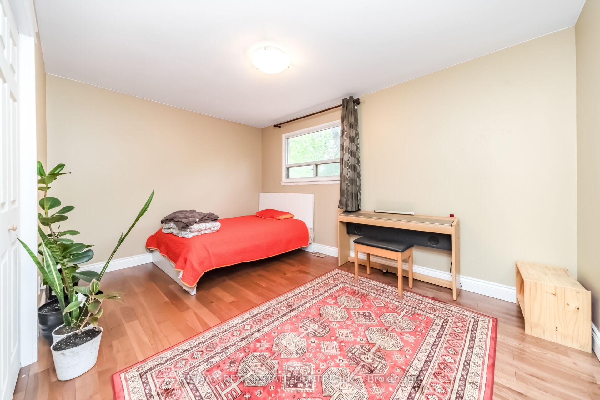 Photo 12 of Unit (Main), 126 Culham Street, Oakville, College Park — HOMEH