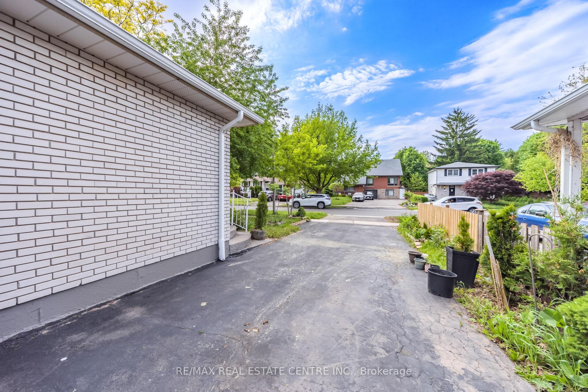 Photo 16 of Unit (Main), 126 Culham Street, Oakville, College Park — HOMEH
