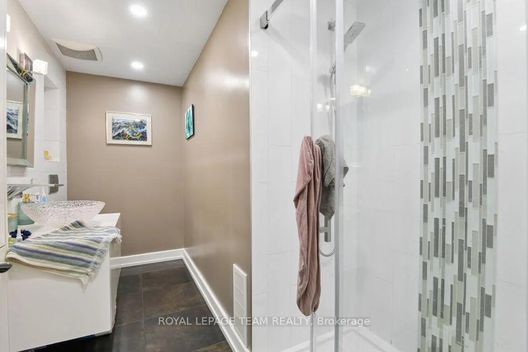 Photo 5 of Unit 101C, 997 North River Road, Ottawa, Overbrook — HOMEH