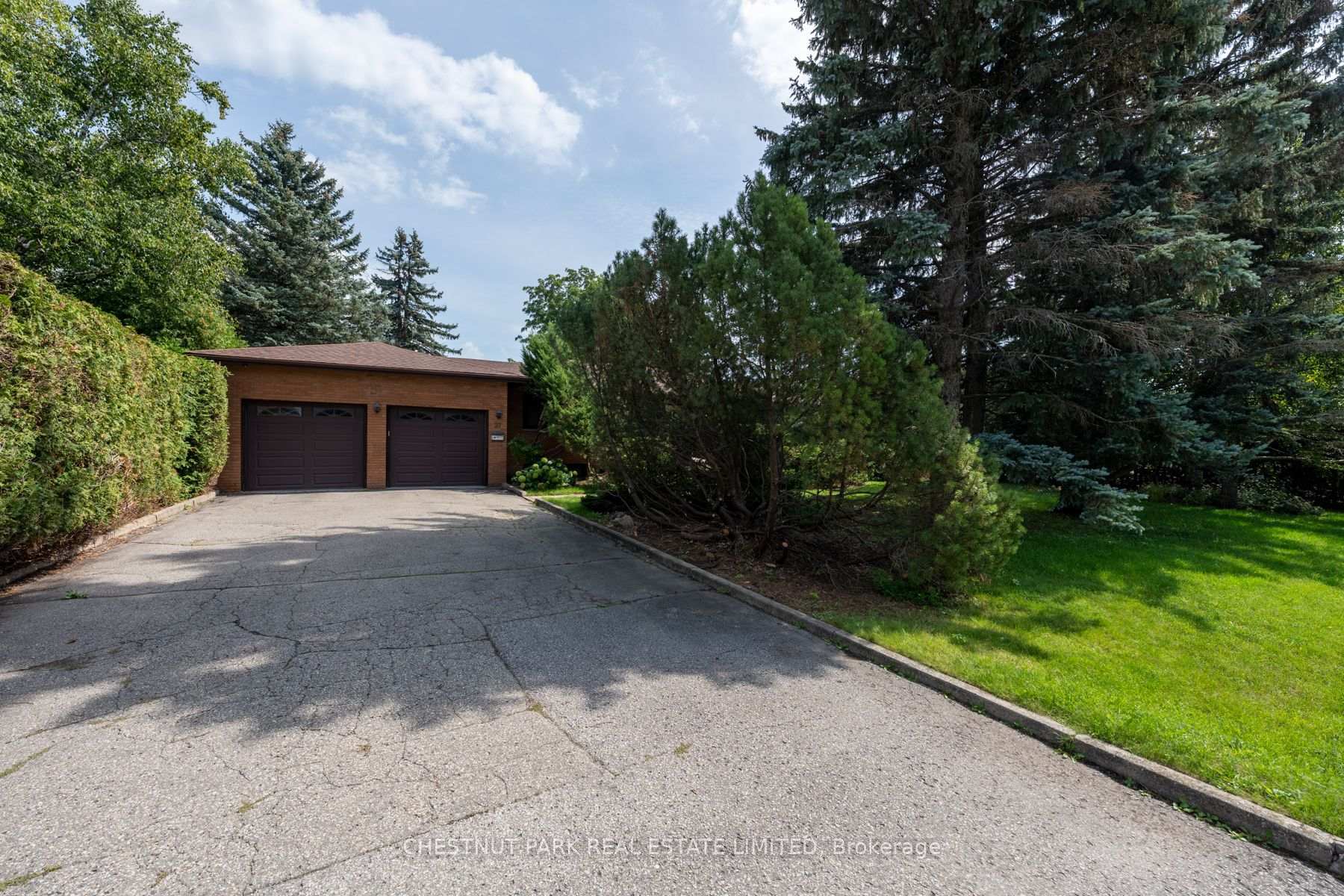 Photo of 27 Oakcrest Avenue