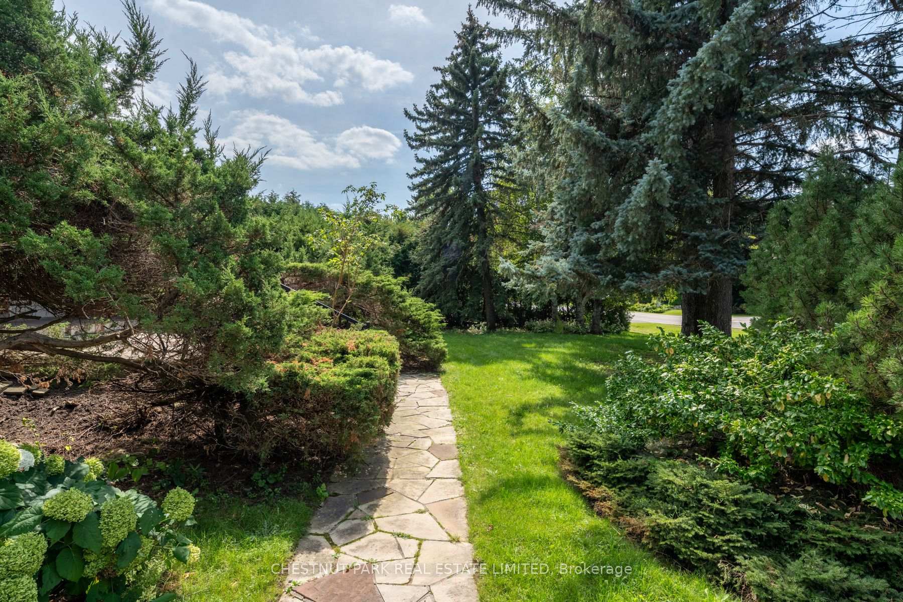 Photo 3 of 27 Oakcrest Avenue, Markham, Village Green-South Unionville — HOMEH