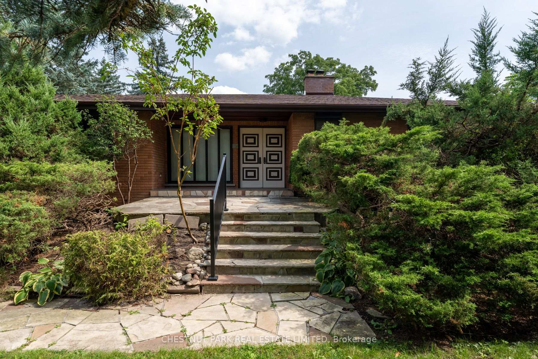 Photo 4 of 27 Oakcrest Avenue, Markham, Village Green-South Unionville — HOMEH