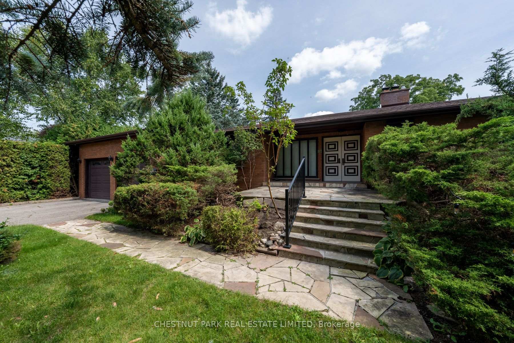 Photo 5 of 27 Oakcrest Avenue, Markham, Village Green-South Unionville — HOMEH