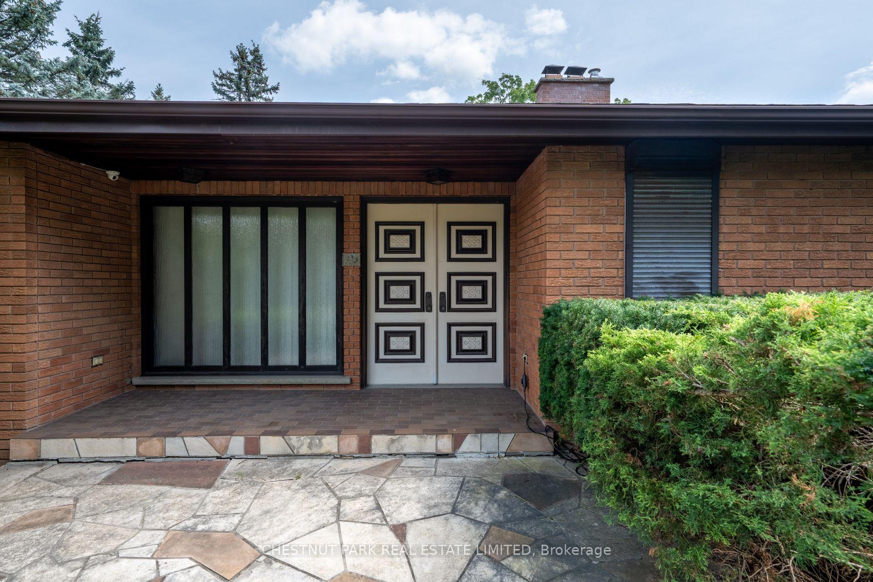 Photo 6 of 27 Oakcrest Avenue, Markham, Village Green-South Unionville — HOMEH