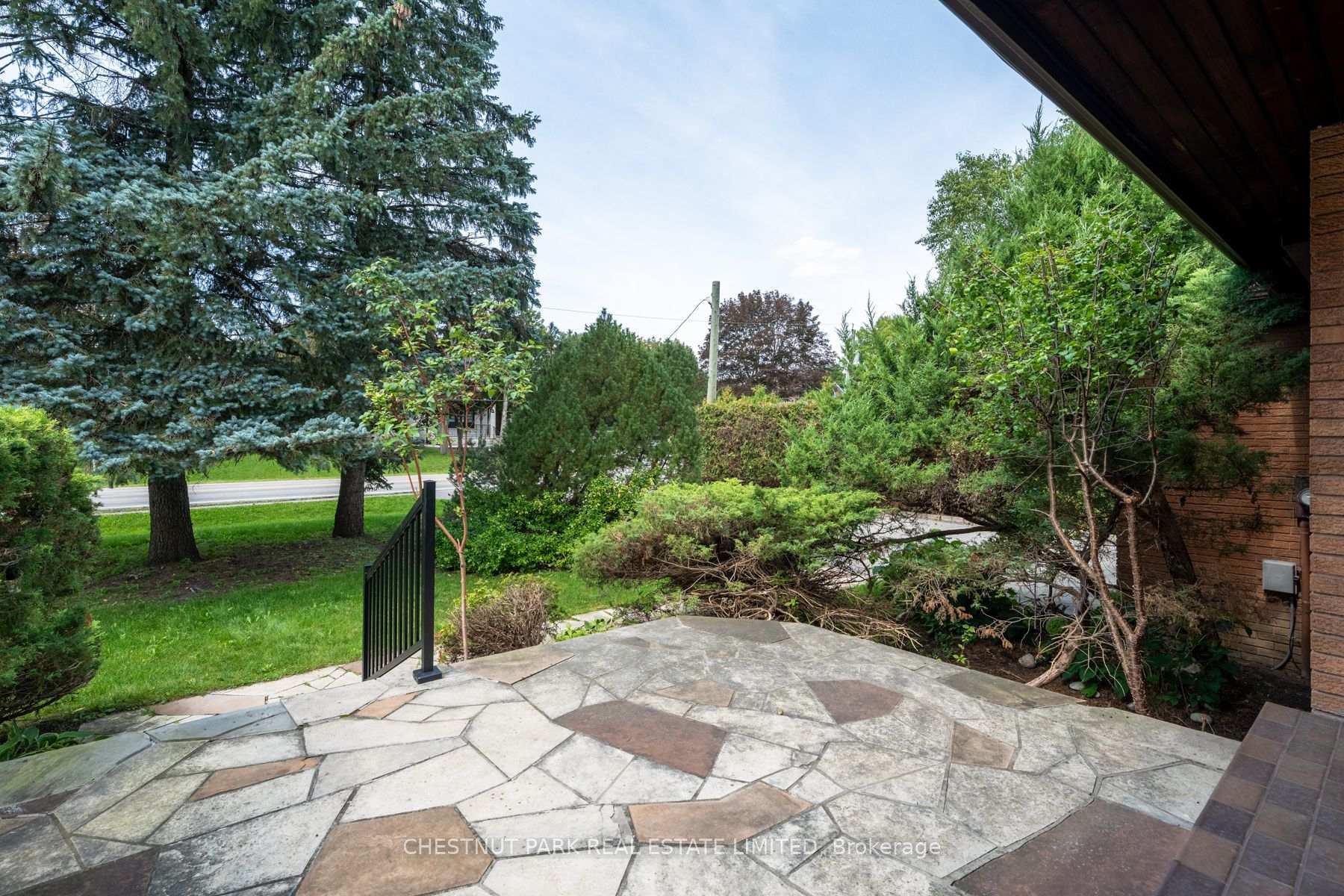 Photo 7 of 27 Oakcrest Avenue, Markham, Village Green-South Unionville — HOMEH