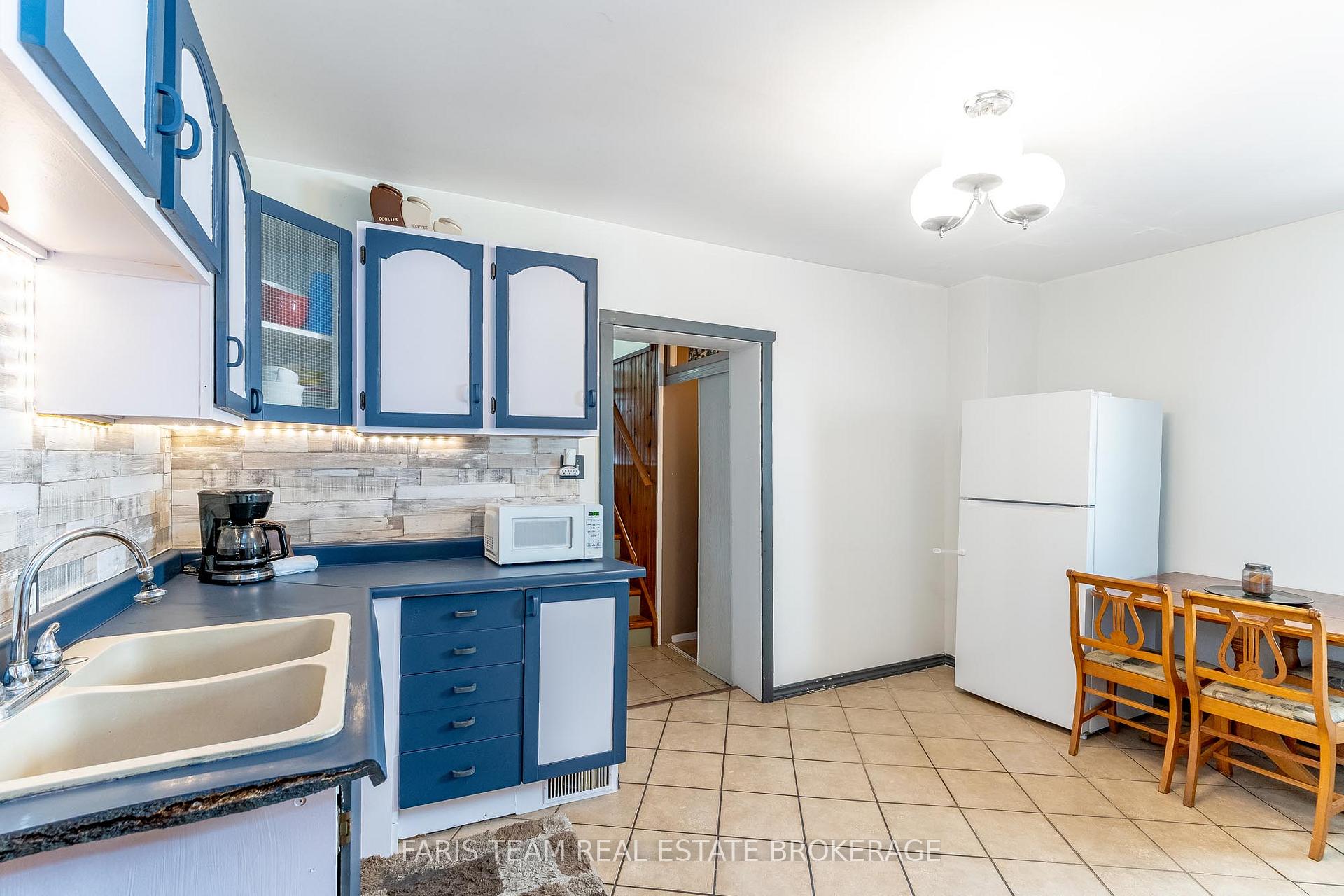 Photo 4 of 390 Mildred Street, Midland — HOMEH