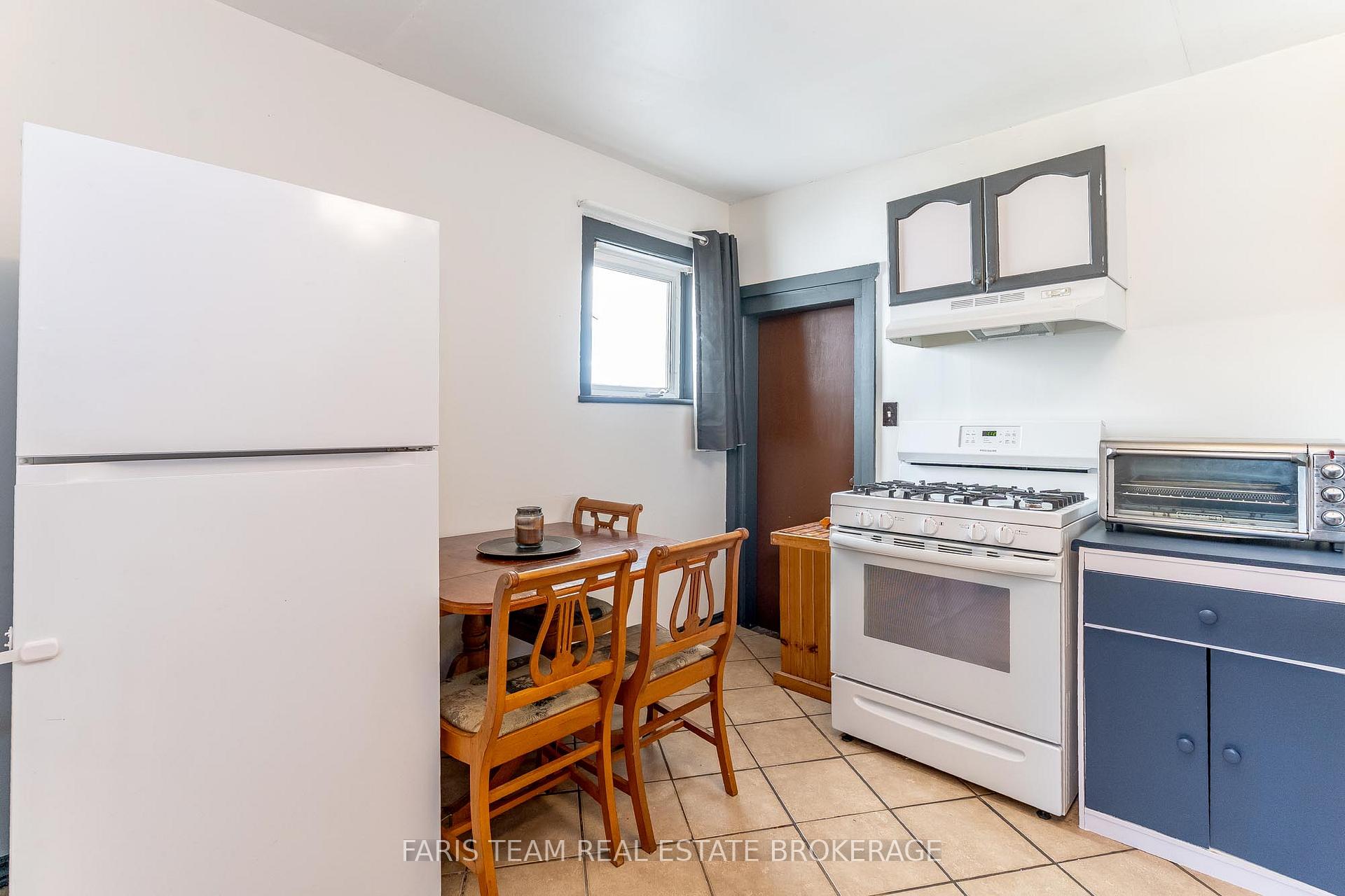 Photo 9 of 390 Mildred Street, Midland — HOMEH