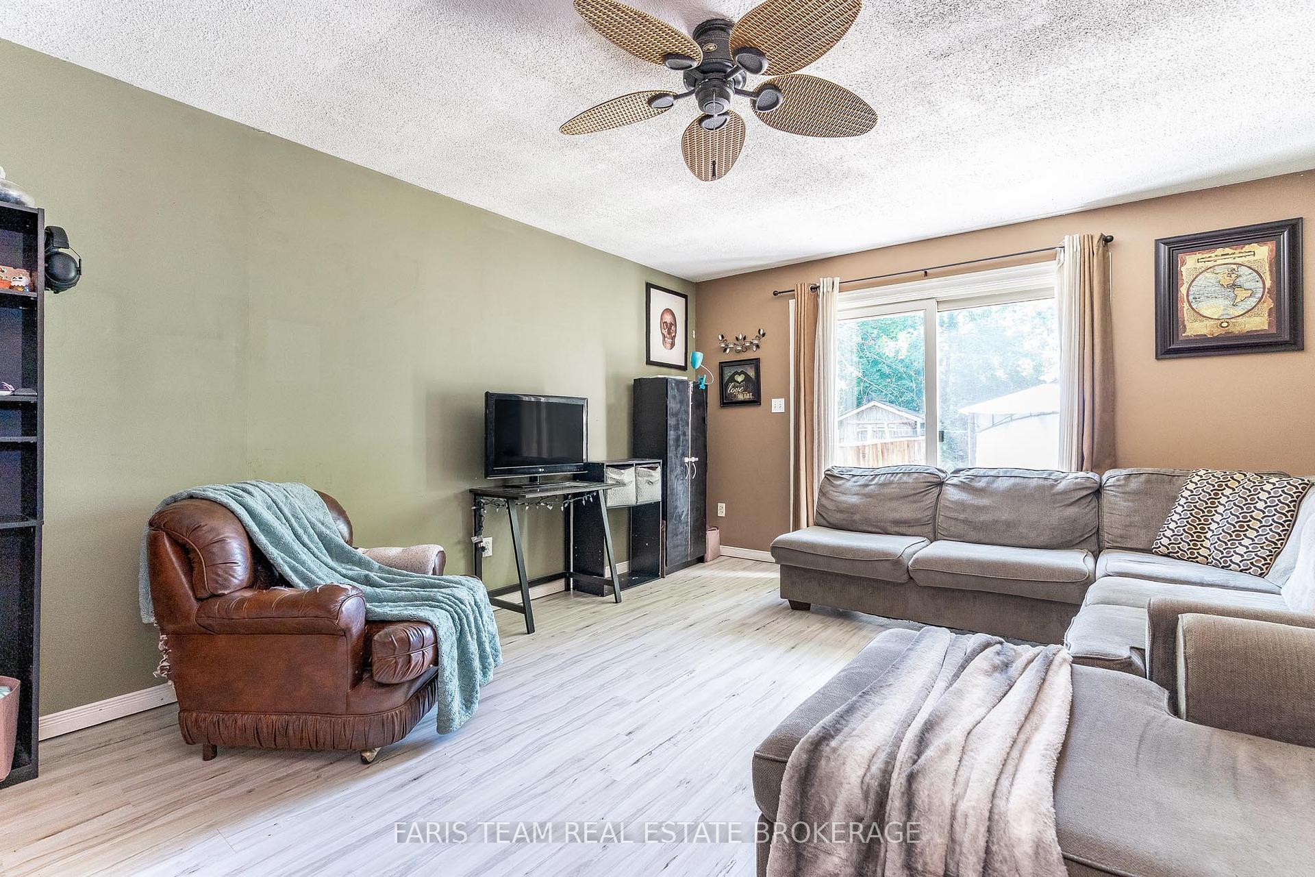 Photo 11 of 390 Mildred Street, Midland — HOMEH