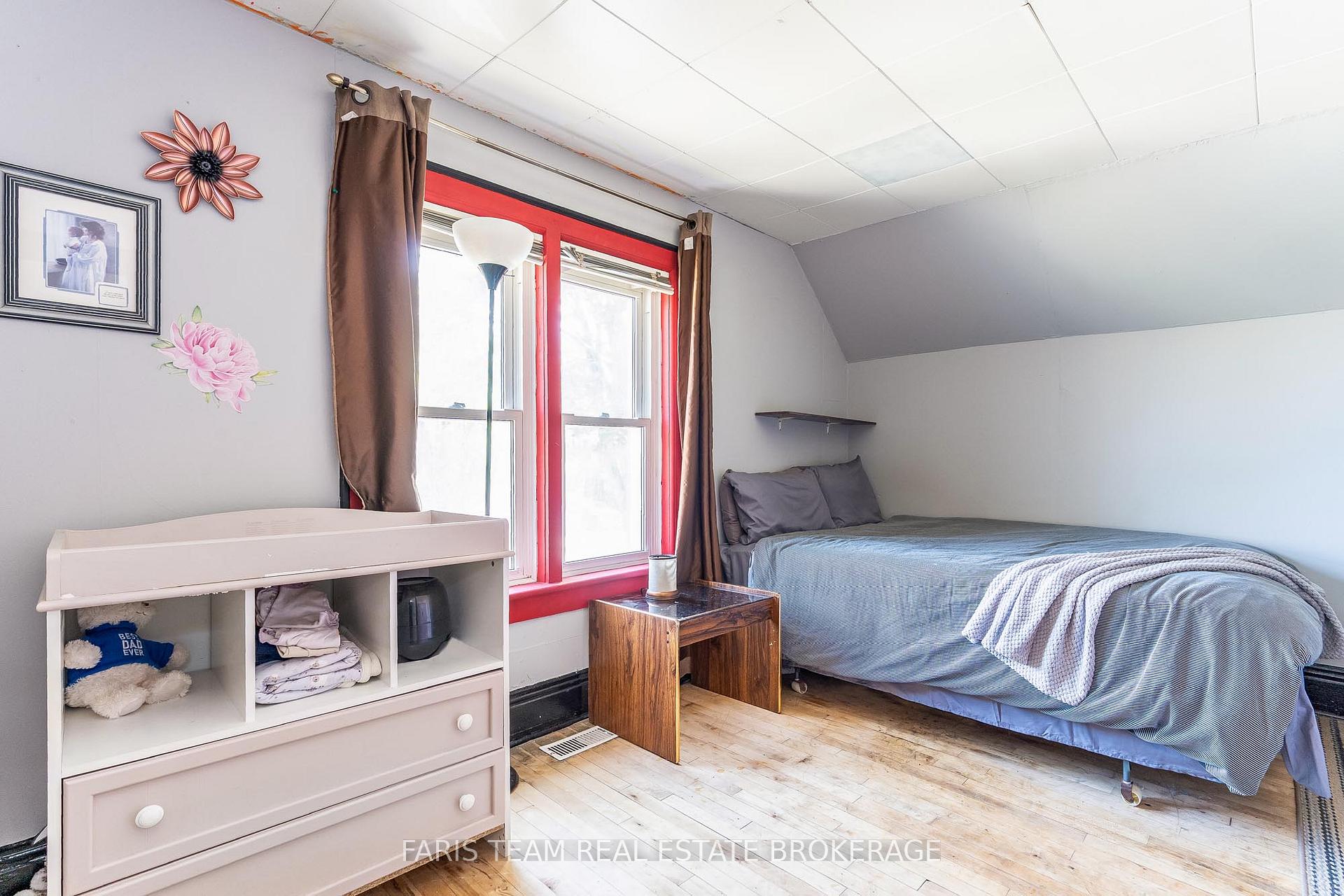 Photo 16 of 390 Mildred Street, Midland — HOMEH