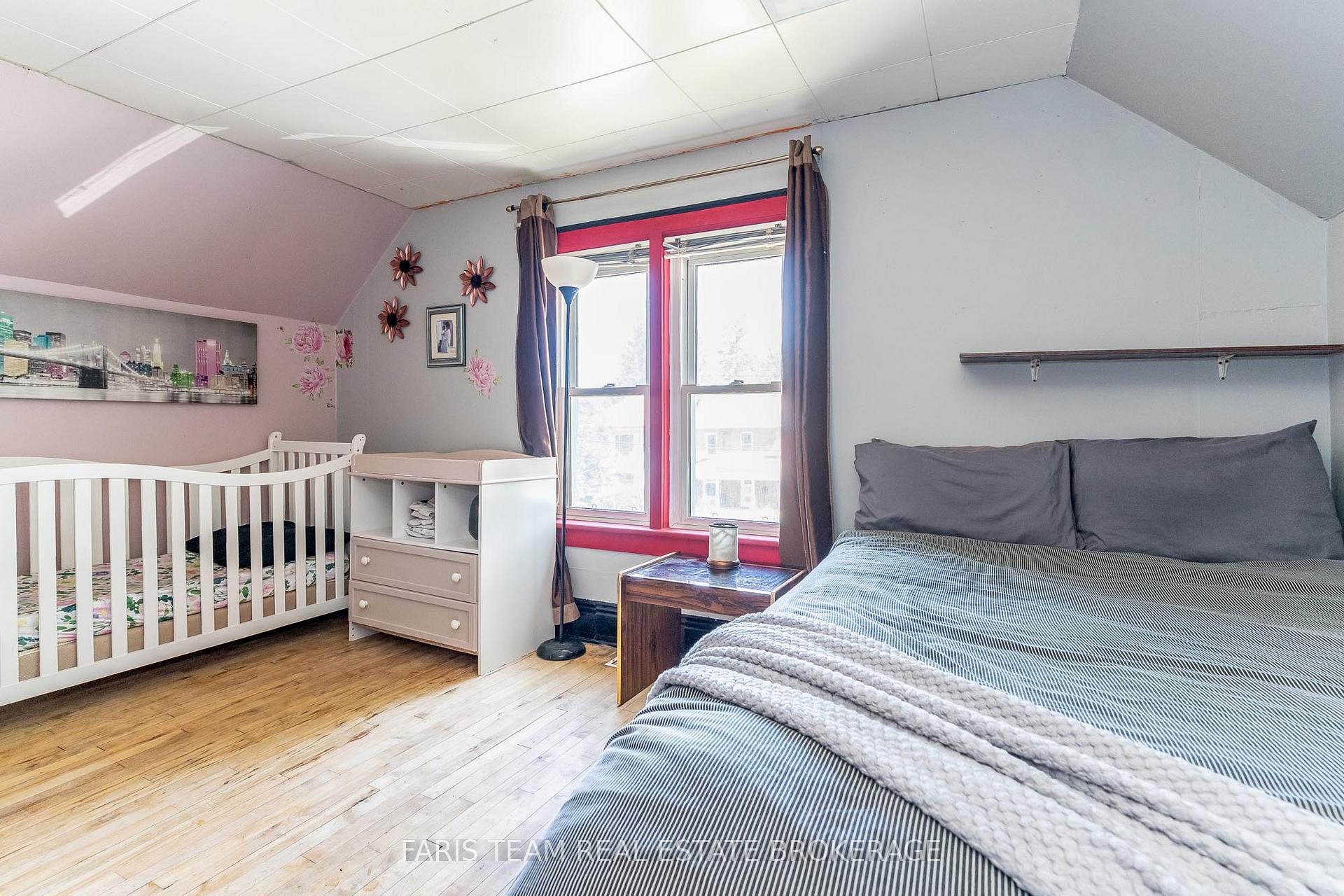 Photo 17 of 390 Mildred Street, Midland — HOMEH