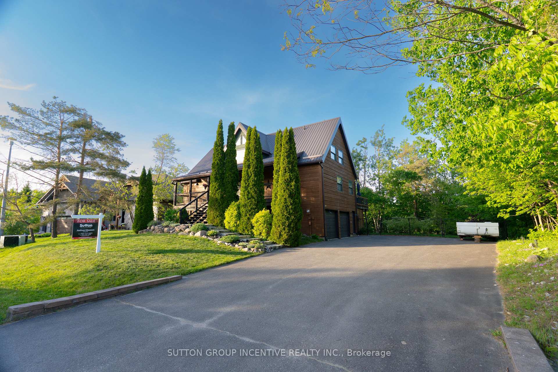Photo 3 of 17 Bridle Path, Oro-Medonte, Horseshoe Valley — HOMEH