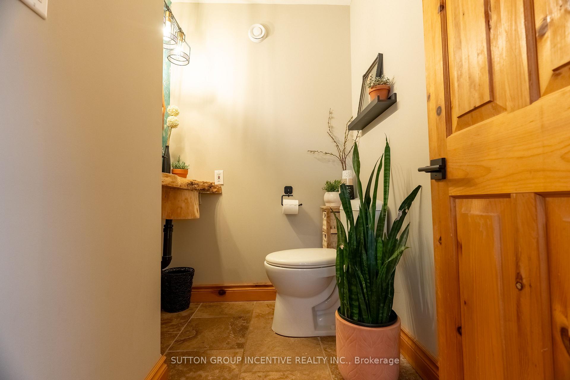 Photo 15 of 17 Bridle Path, Oro-Medonte, Horseshoe Valley — HOMEH