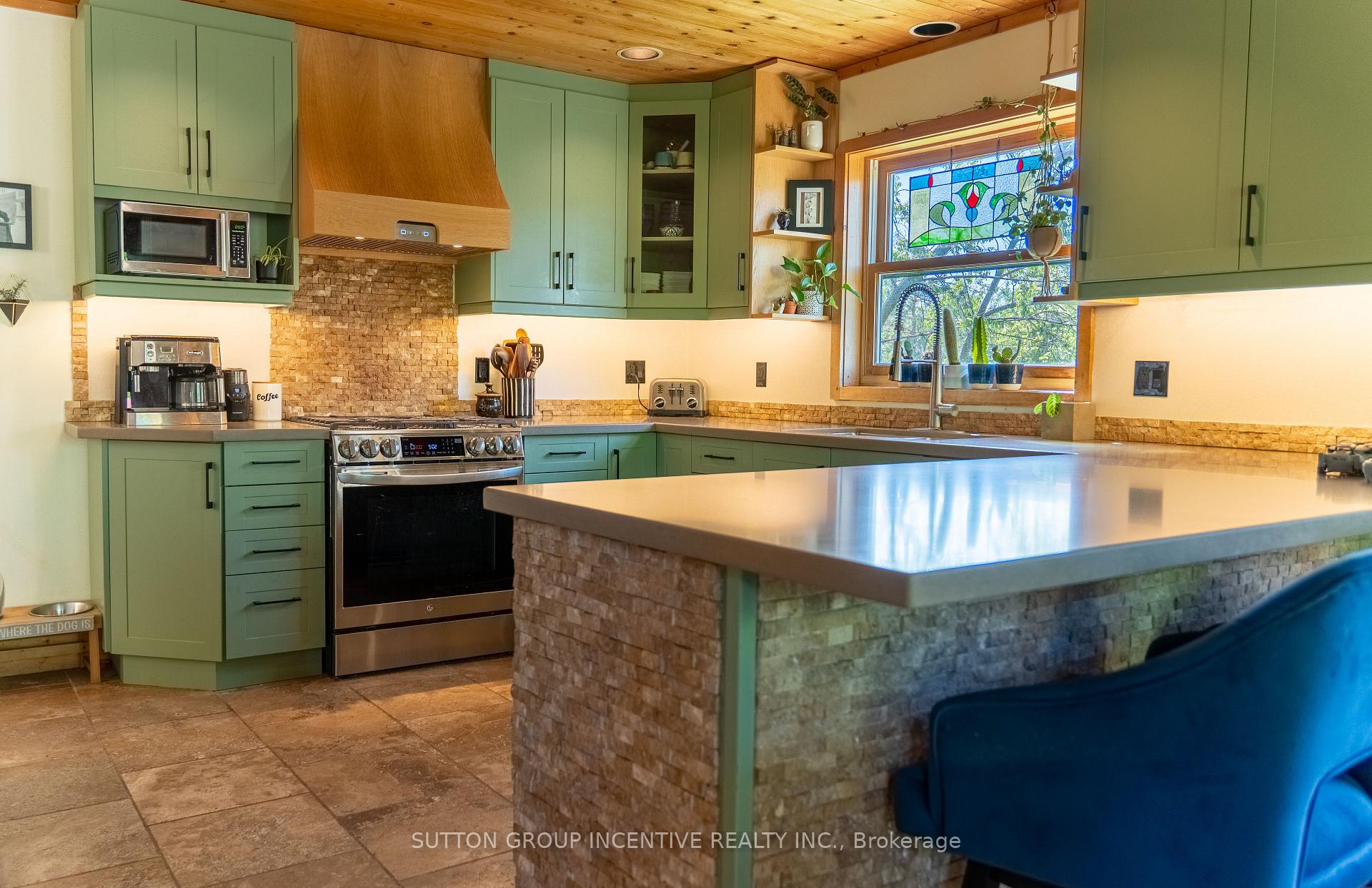 Photo 16 of 17 Bridle Path, Oro-Medonte, Horseshoe Valley — HOMEH