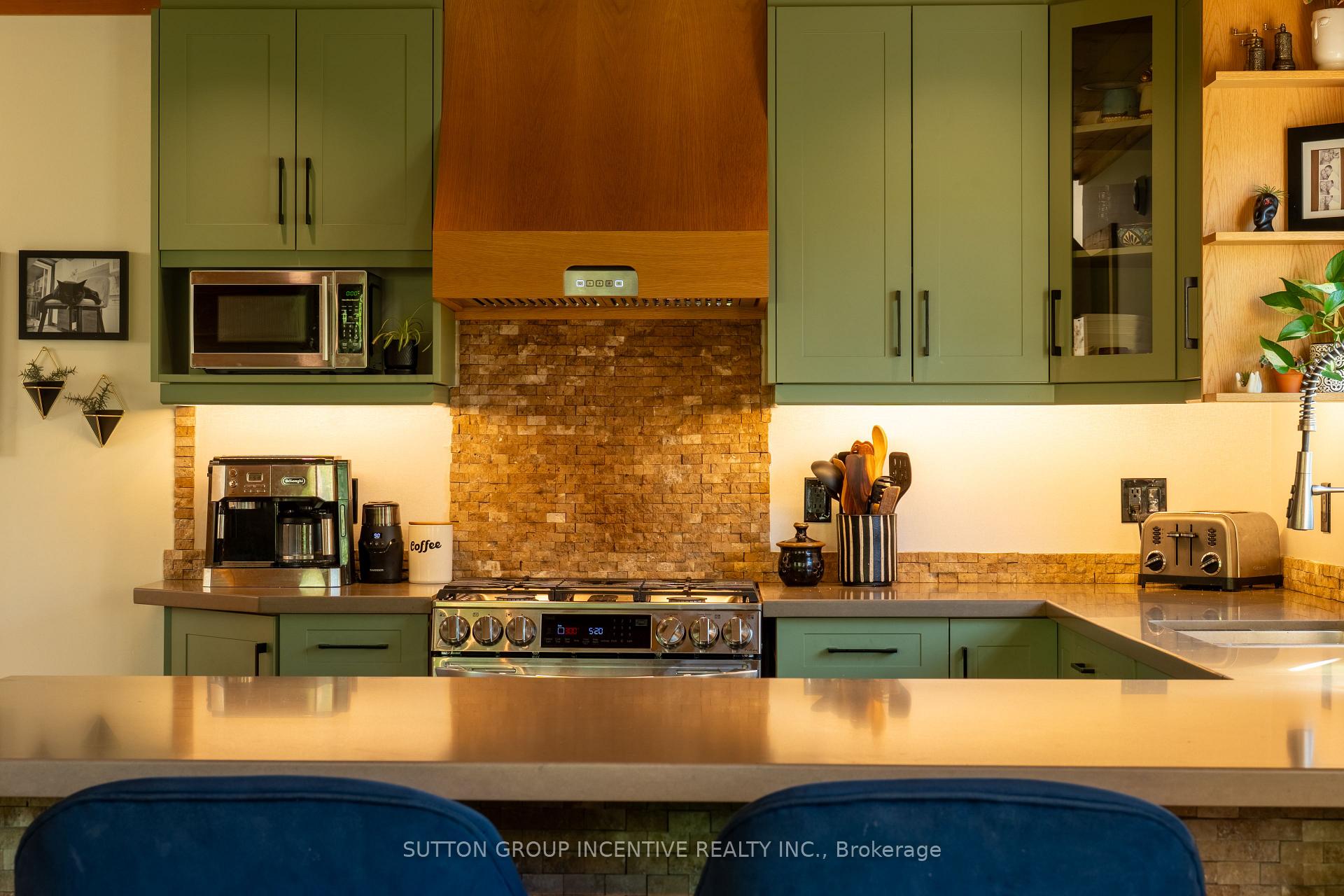 Photo 18 of 17 Bridle Path, Oro-Medonte, Horseshoe Valley — HOMEH