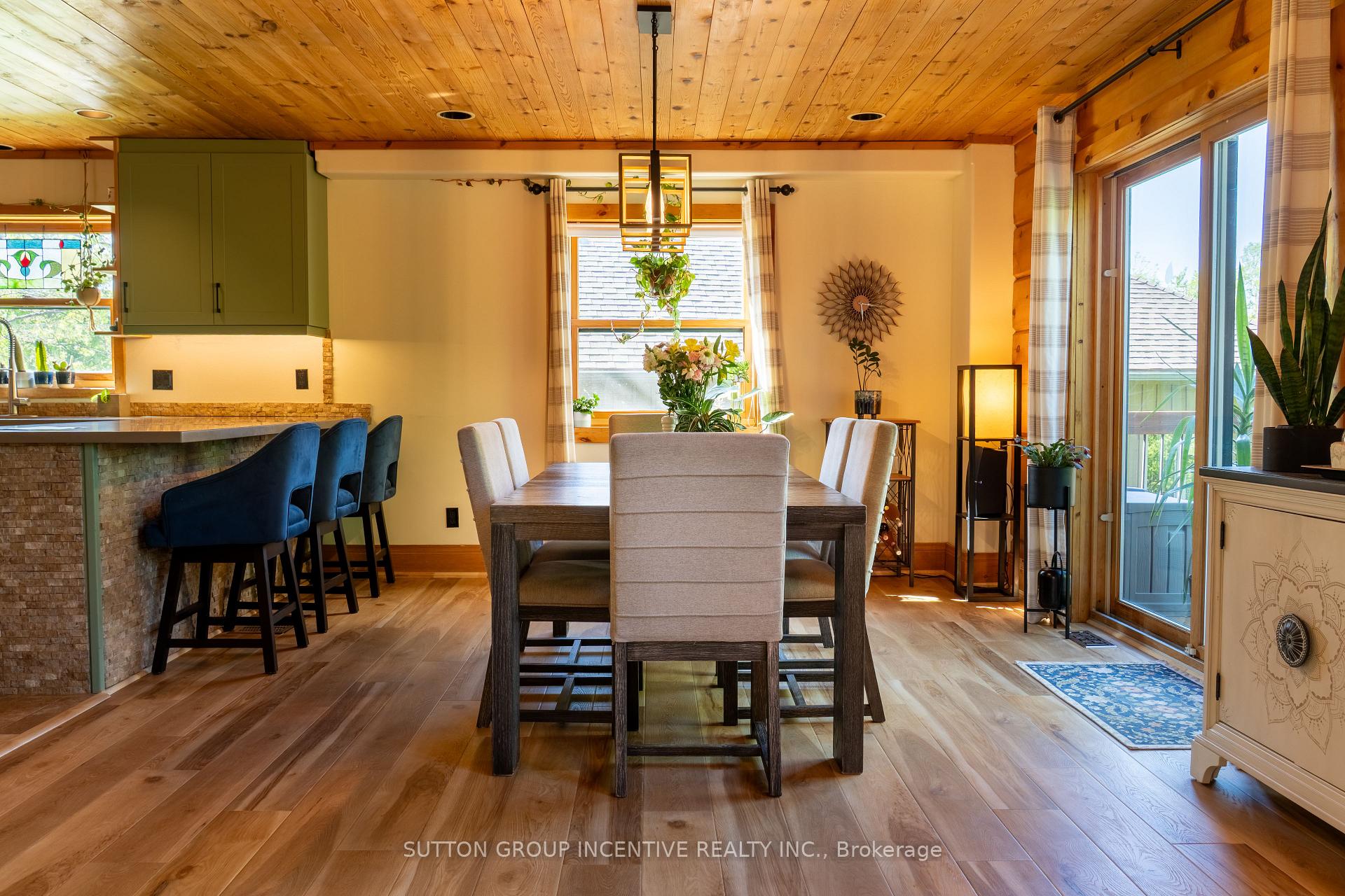Photo 19 of 17 Bridle Path, Oro-Medonte, Horseshoe Valley — HOMEH