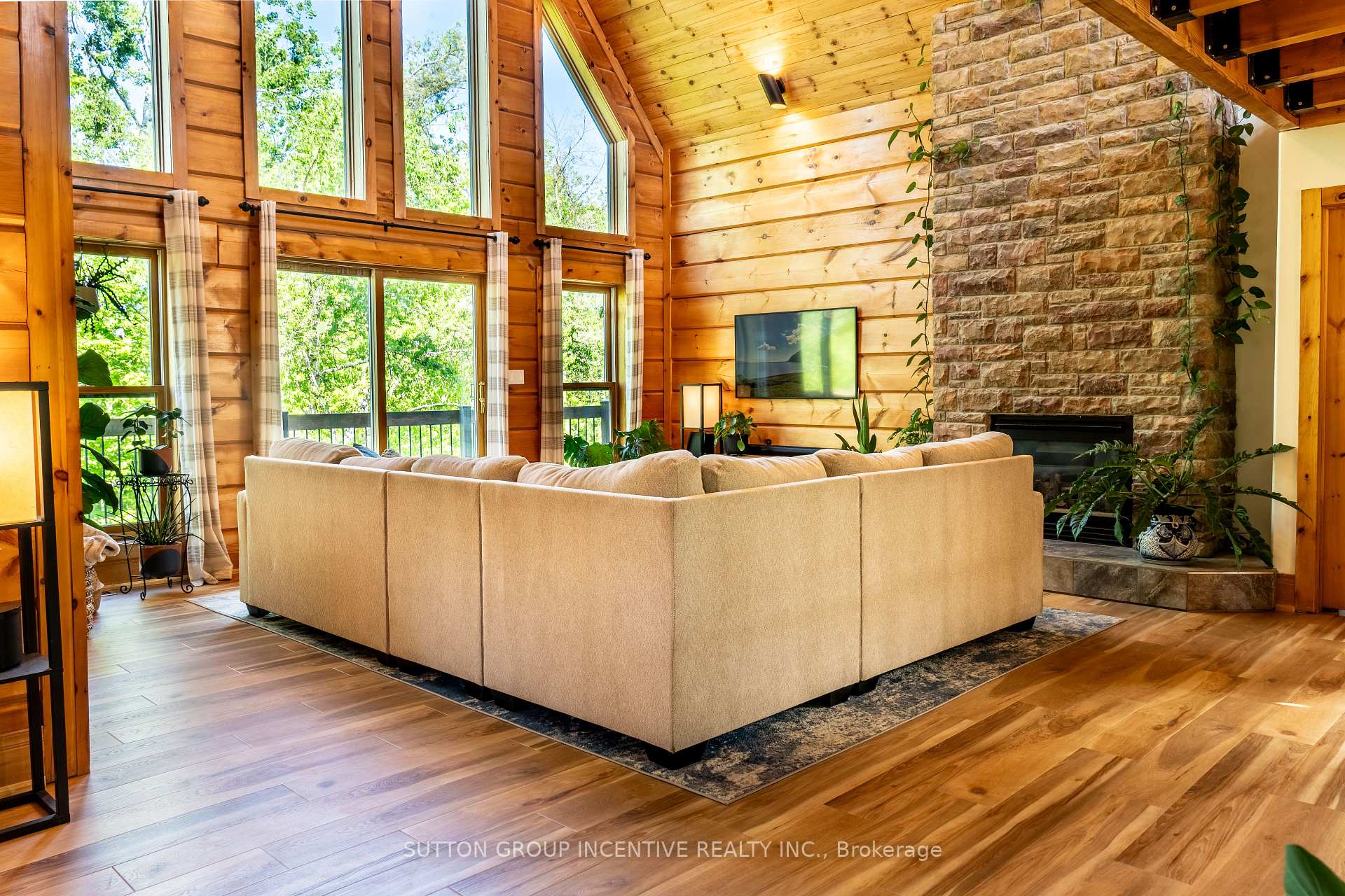 Photo 20 of 17 Bridle Path, Oro-Medonte, Horseshoe Valley — HOMEH