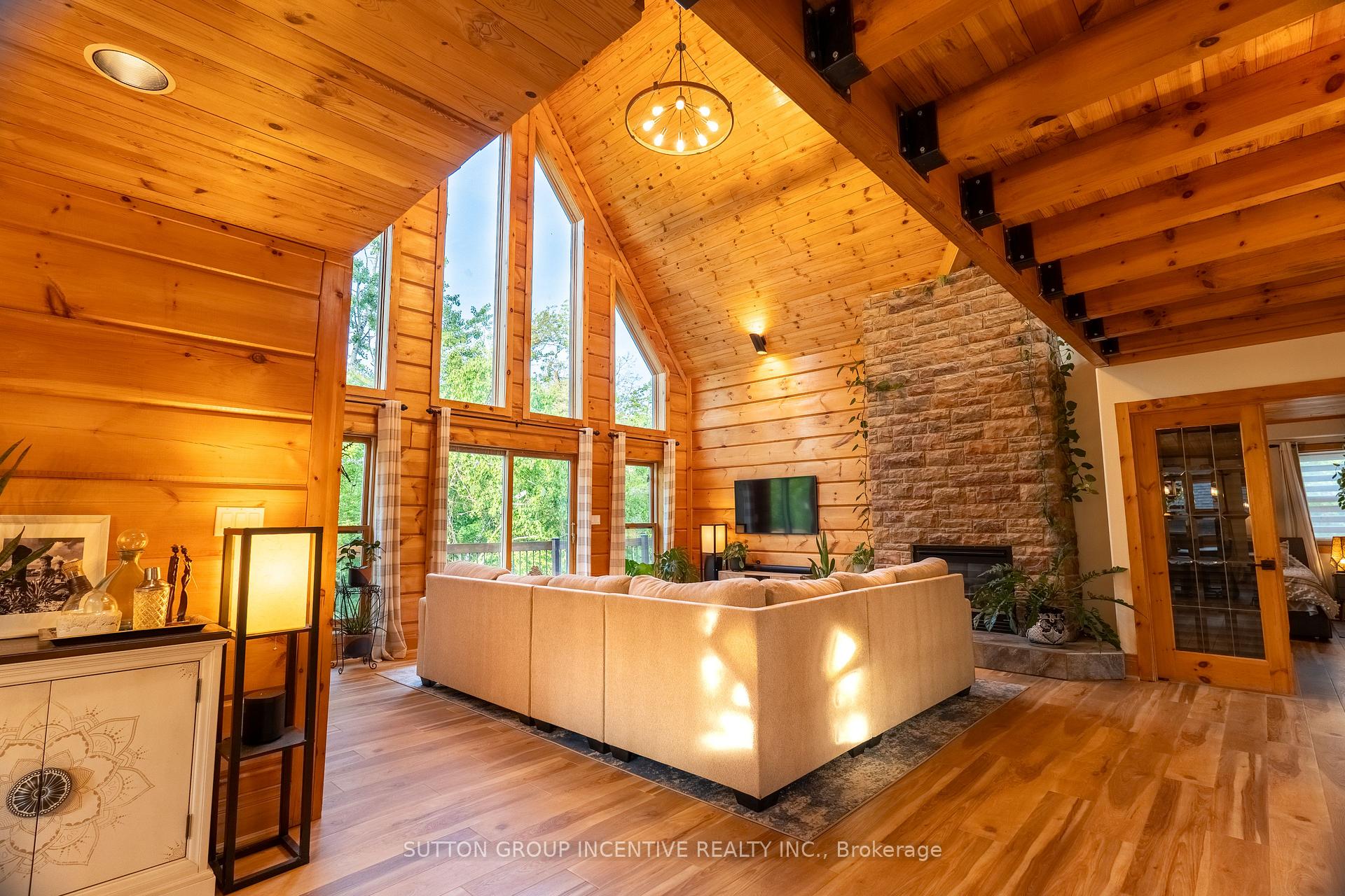 Photo 22 of 17 Bridle Path, Oro-Medonte, Horseshoe Valley — HOMEH