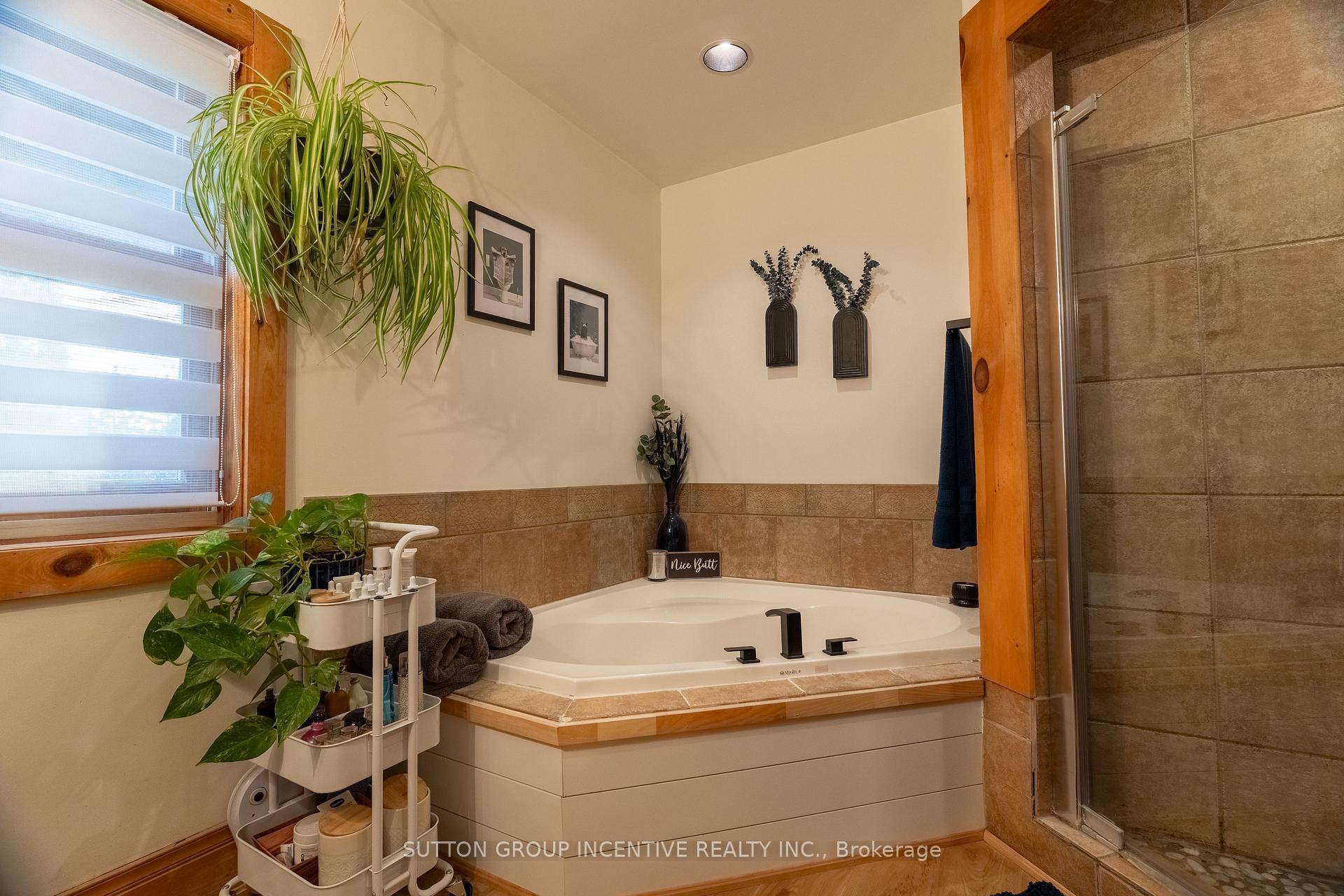 Photo 30 of 17 Bridle Path, Oro-Medonte, Horseshoe Valley — HOMEH