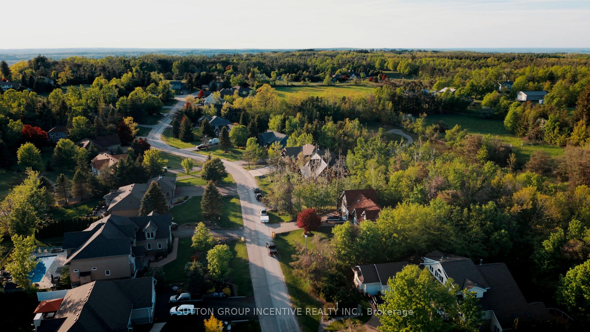 Photo 44 of 17 Bridle Path, Oro-Medonte, Horseshoe Valley — HOMEH