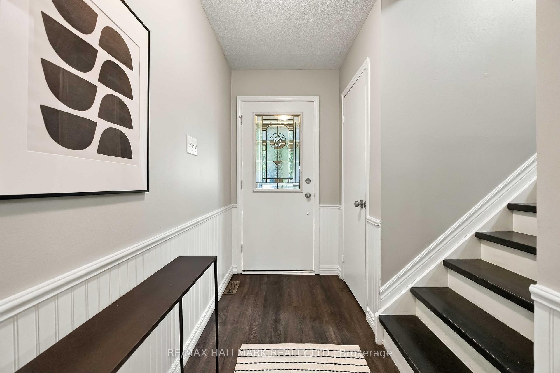 Photo 5 of 516 Creekview Circle, Pickering, West Shore — HOMEH