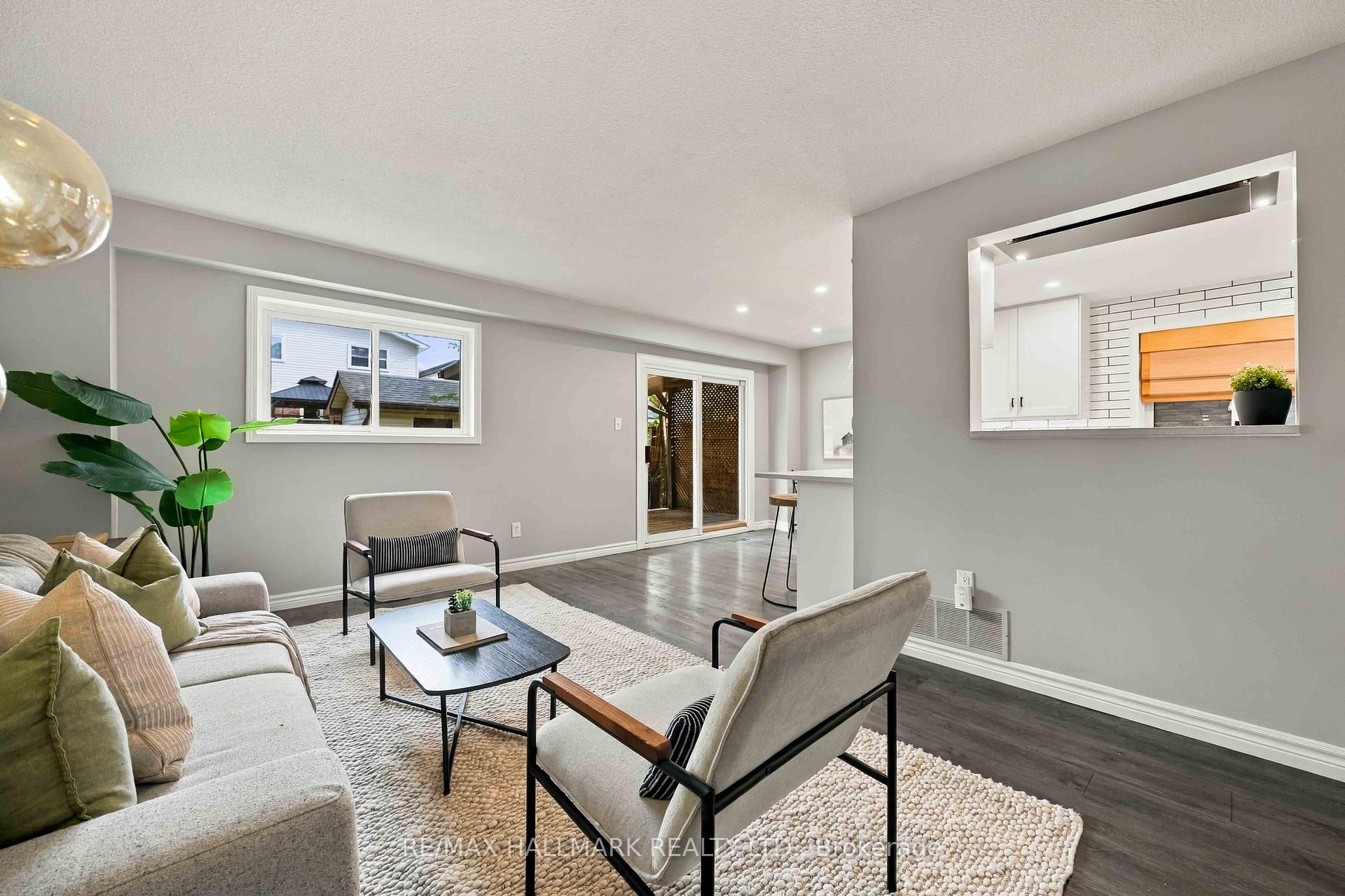 Photo 8 of 516 Creekview Circle, Pickering, West Shore — HOMEH