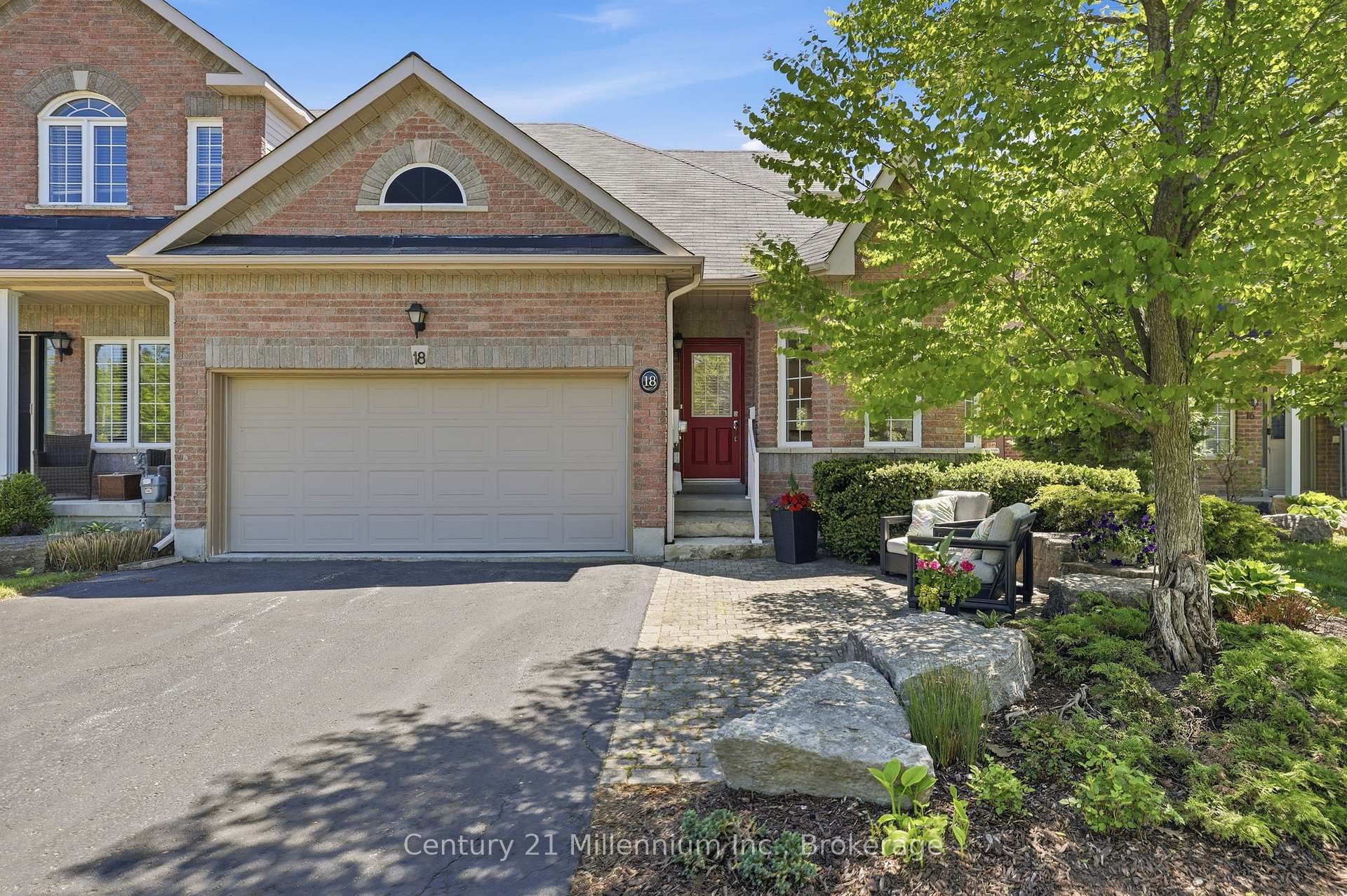 Photo 1 of 18 Thomas Drive, Collingwood — HOMEH