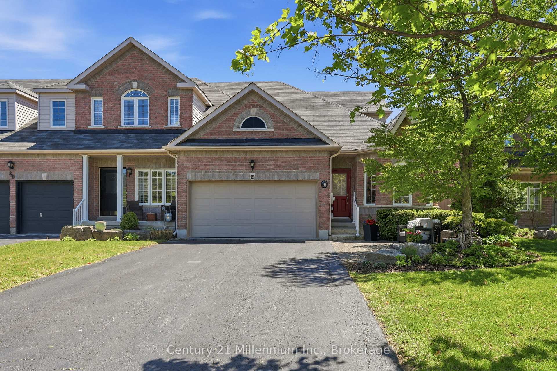 Photo 2 of 18 Thomas Drive, Collingwood — HOMEH