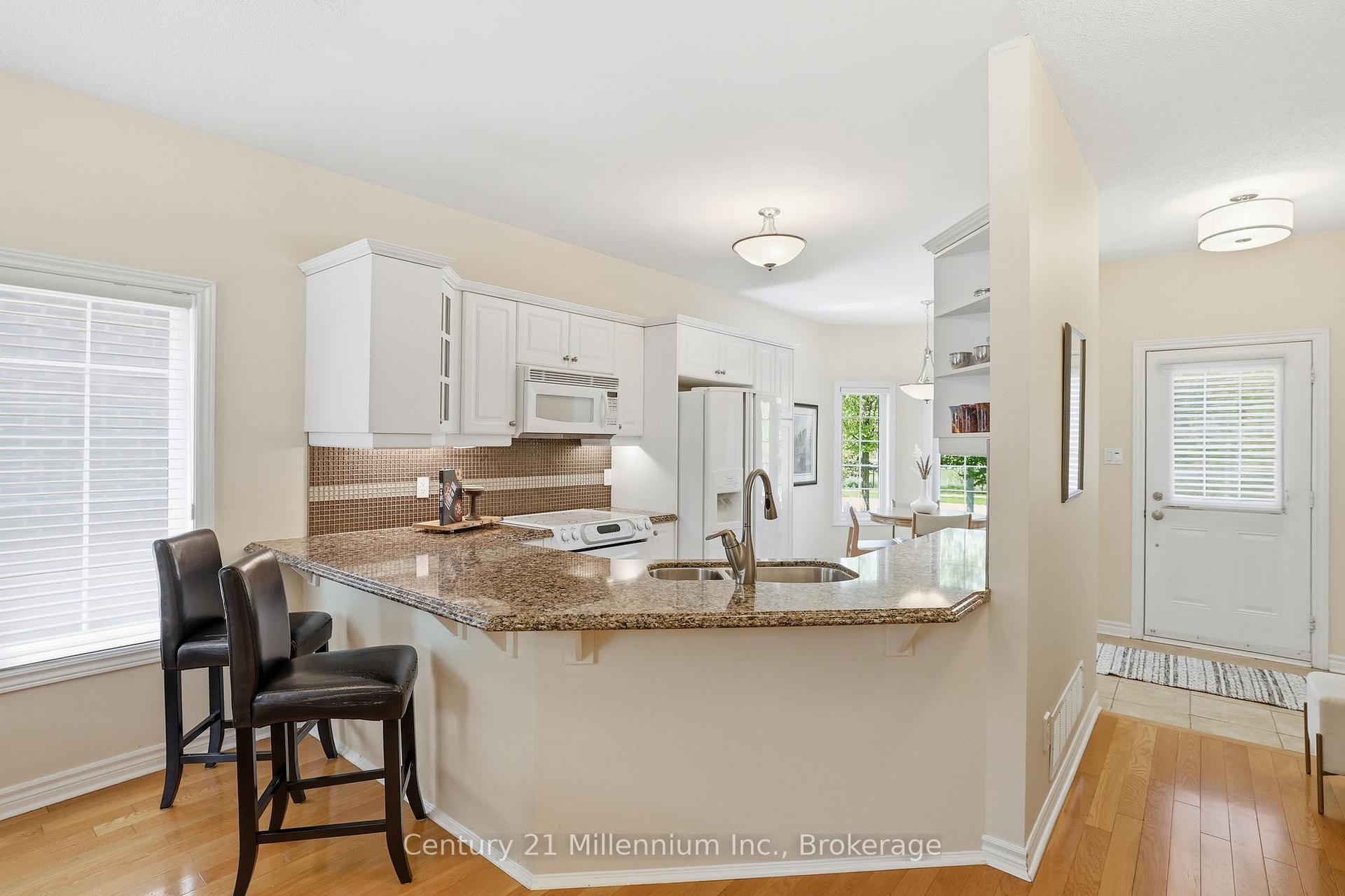 Photo 12 of 18 Thomas Drive, Collingwood — HOMEH