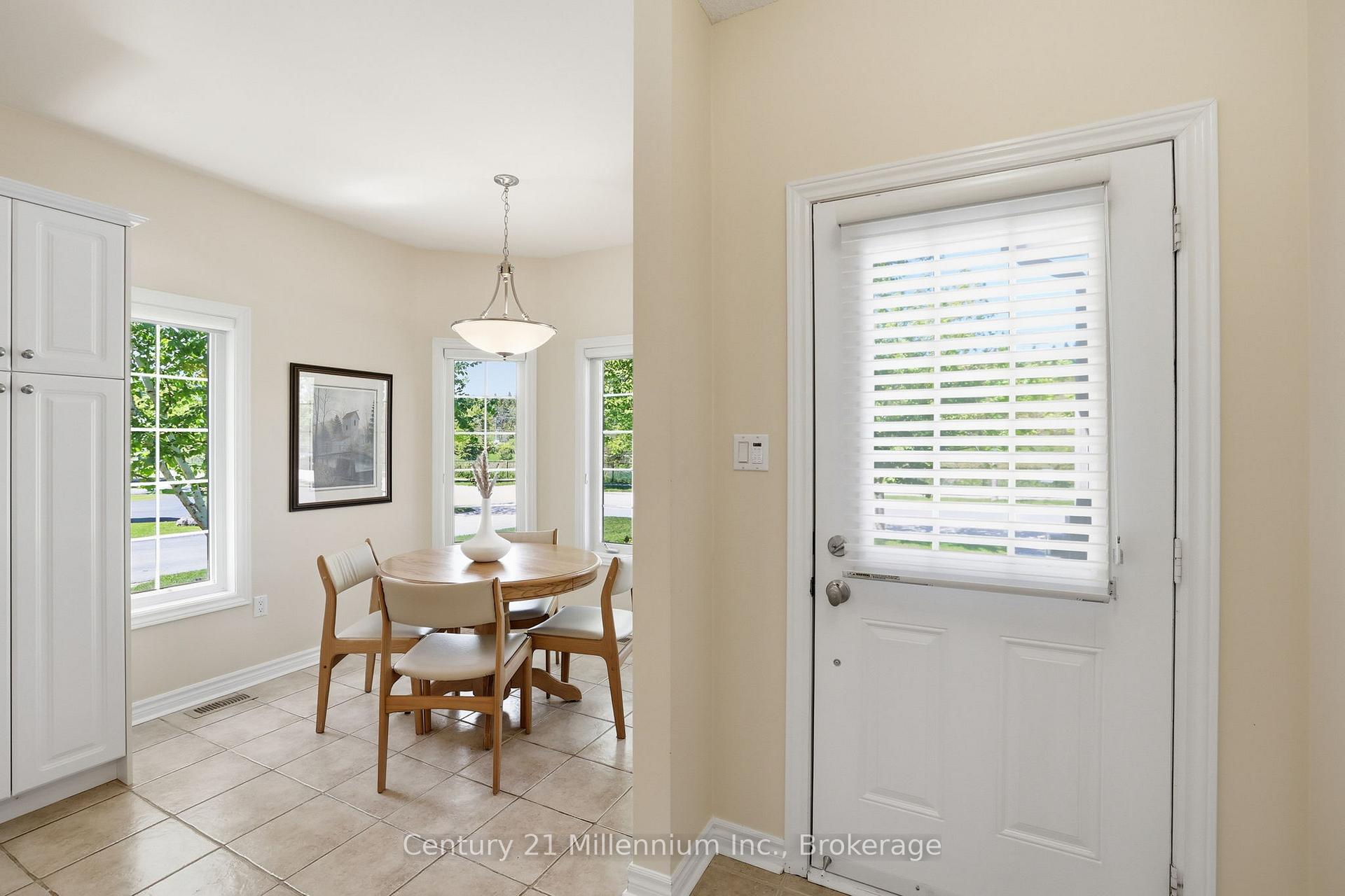 Photo 14 of 18 Thomas Drive, Collingwood — HOMEH
