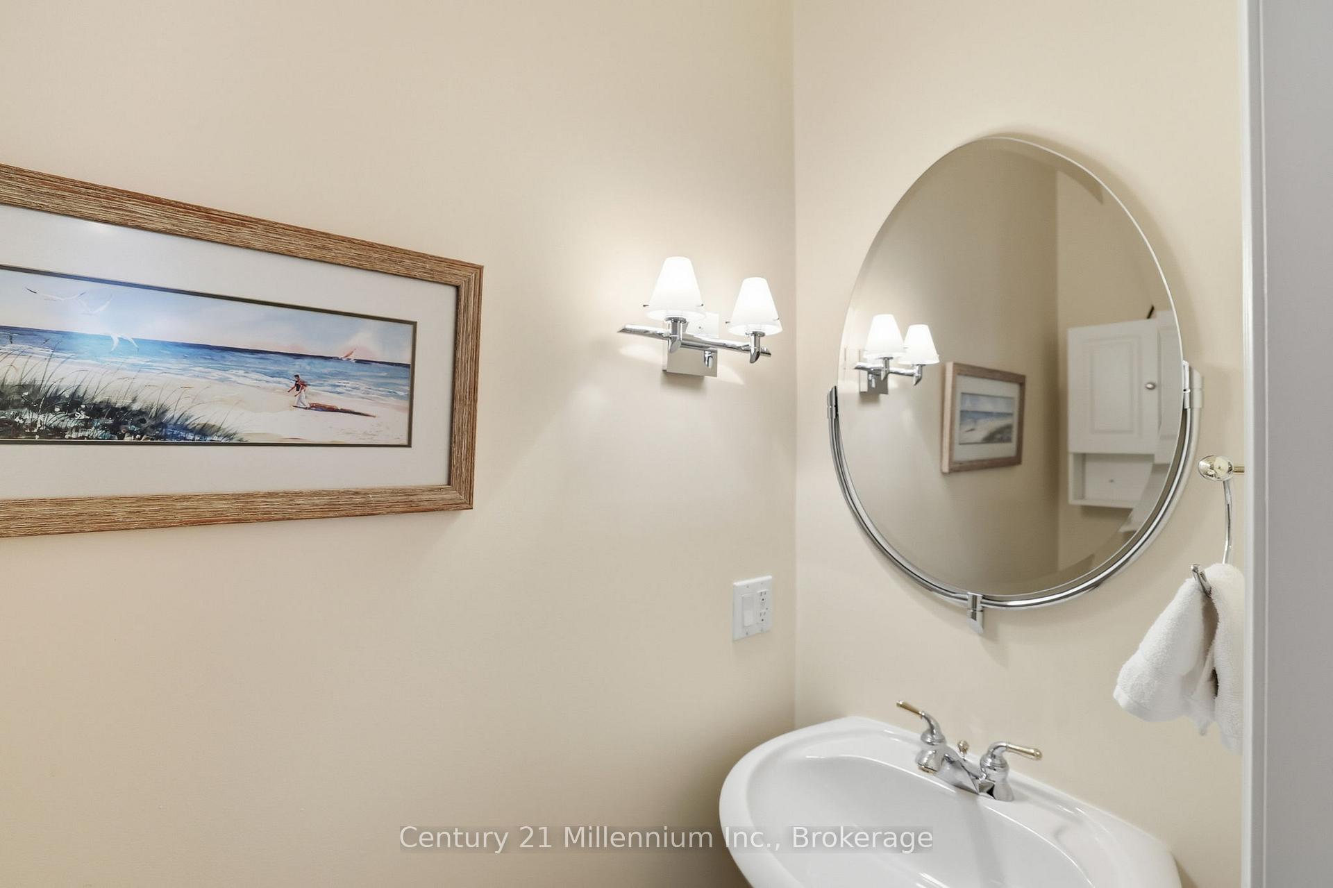 Photo 17 of 18 Thomas Drive, Collingwood — HOMEH