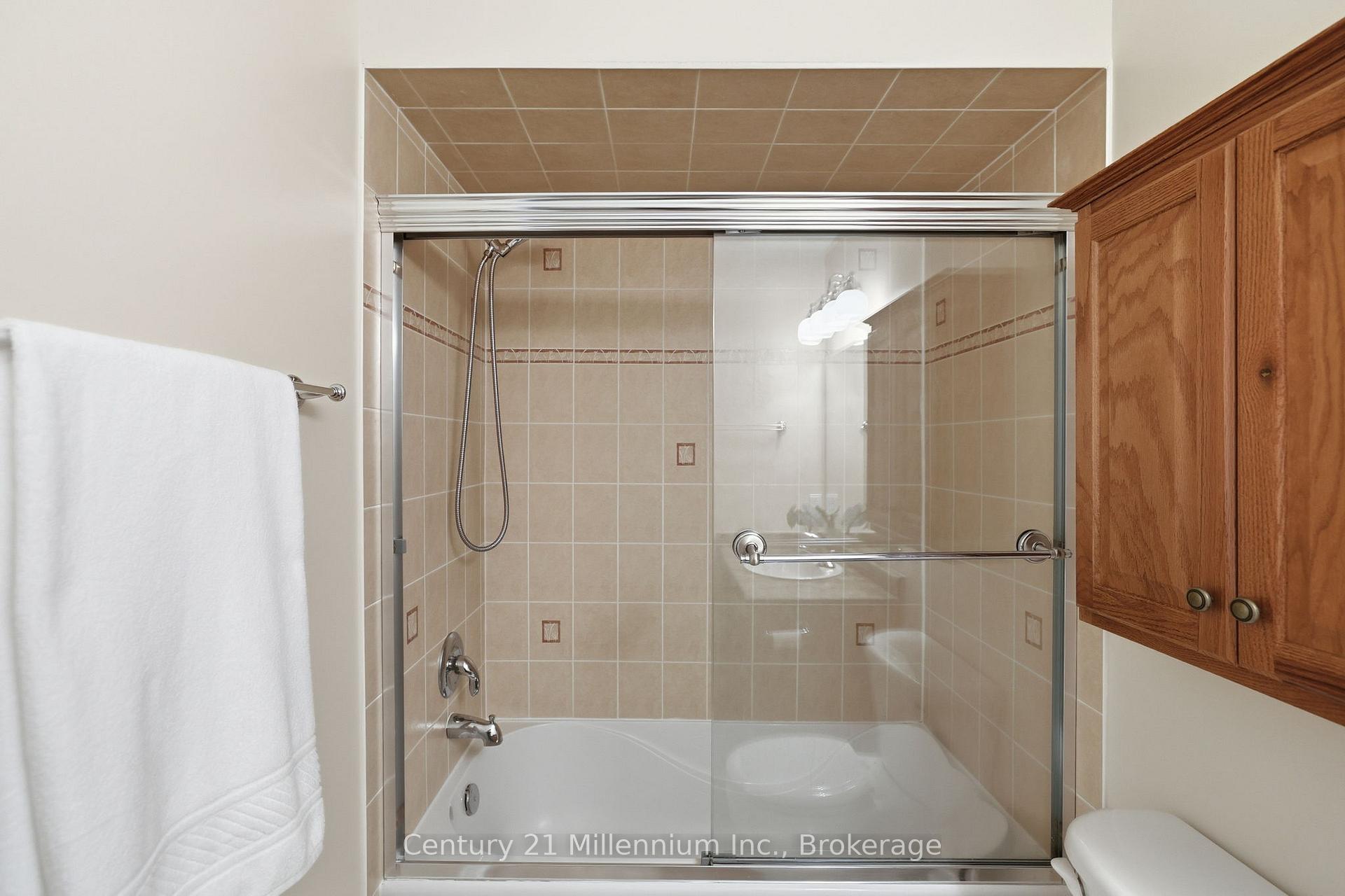 Photo 32 of 18 Thomas Drive, Collingwood — HOMEH