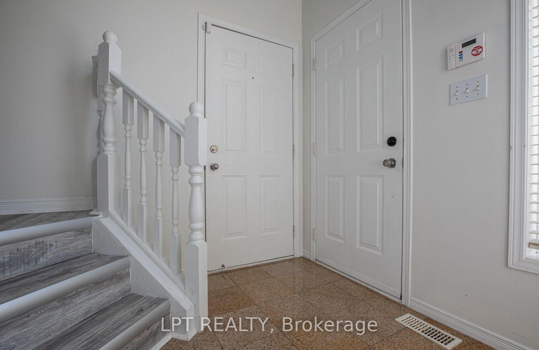 Photo 3 of 11866 Brouillette Court, Tecumseh — HOMEH