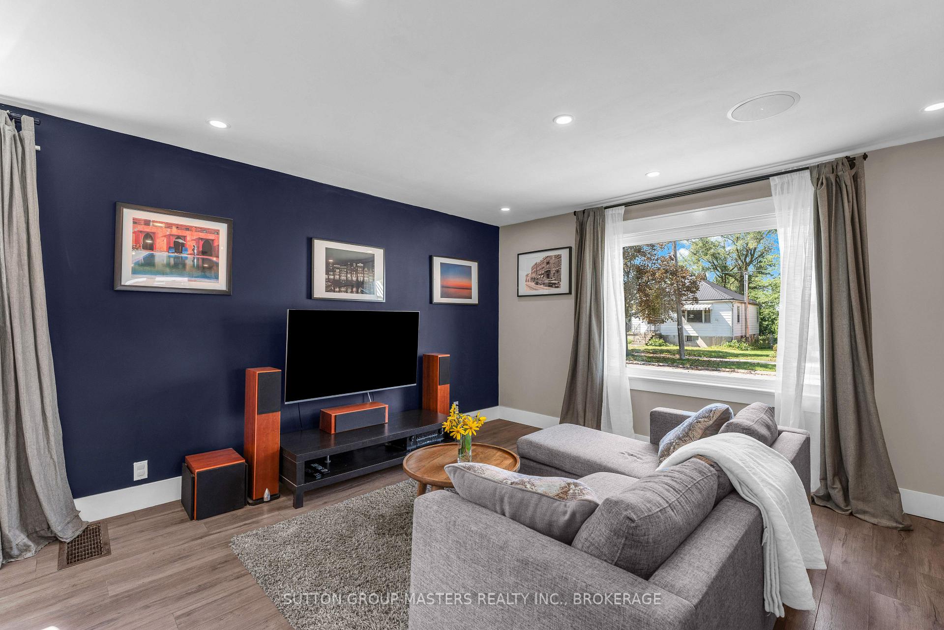 Photo 5 of 945 Victoria Street, Kingston, East of Sir John A. Blvd — HOMEH