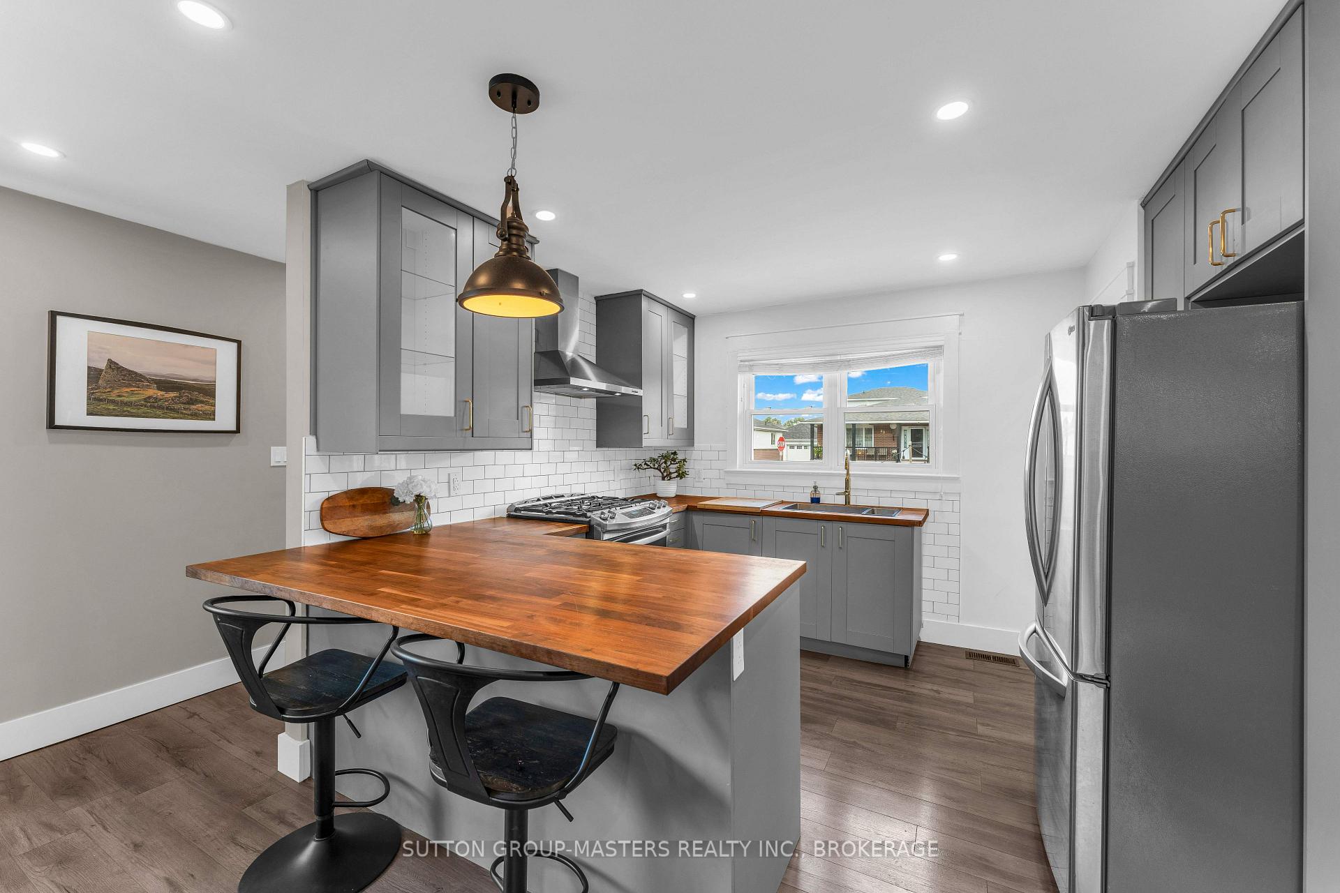 Photo 10 of 945 Victoria Street, Kingston, East of Sir John A. Blvd — HOMEH