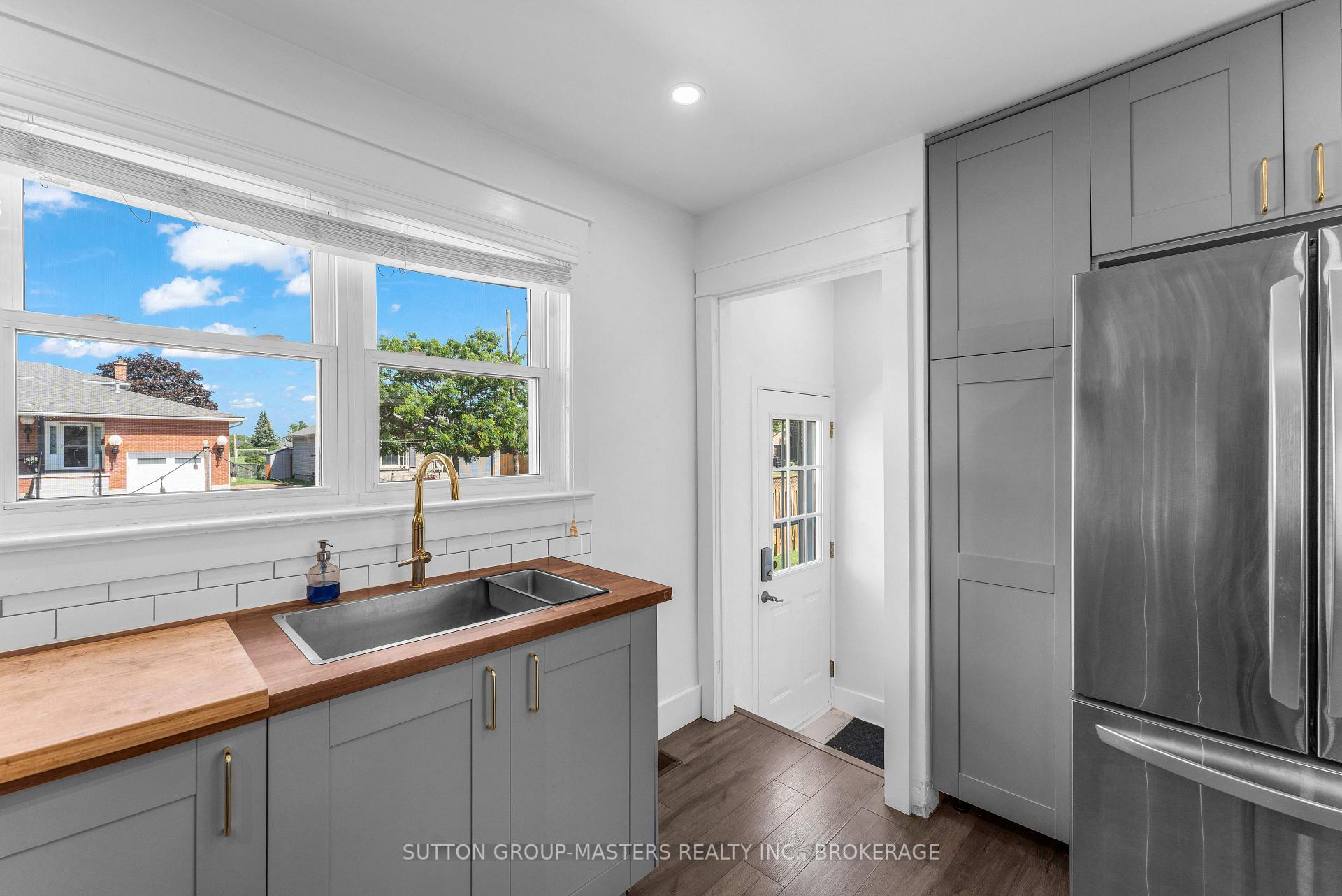 Photo 12 of 945 Victoria Street, Kingston, East of Sir John A. Blvd — HOMEH